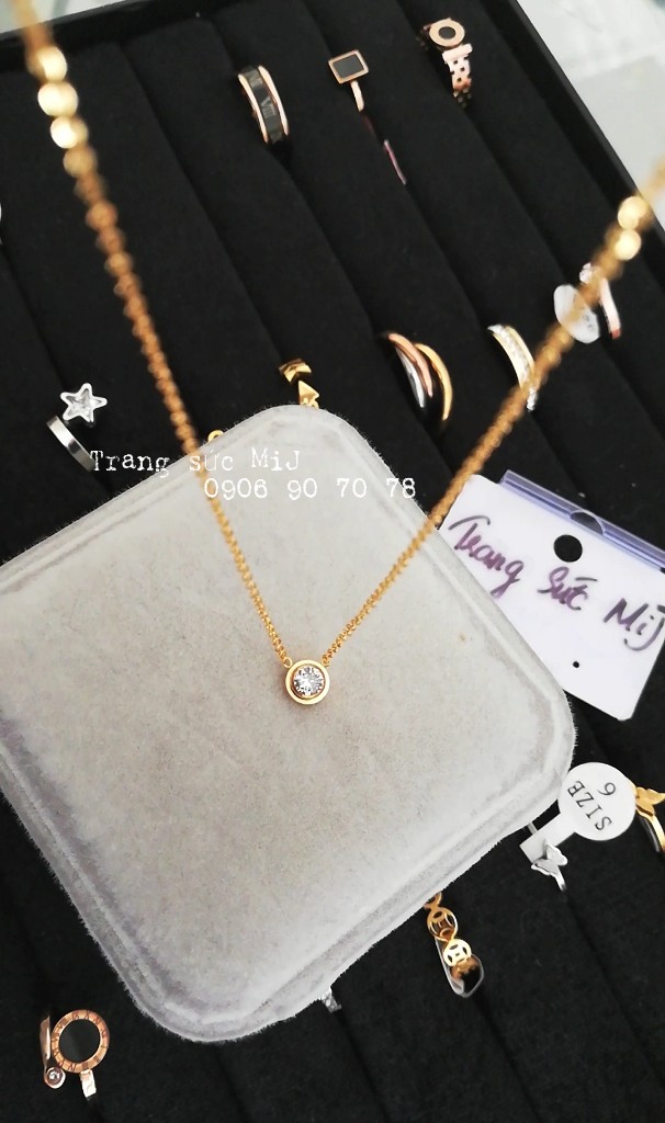 Dây chuyền titan đá tròn nhỏ màu vàng