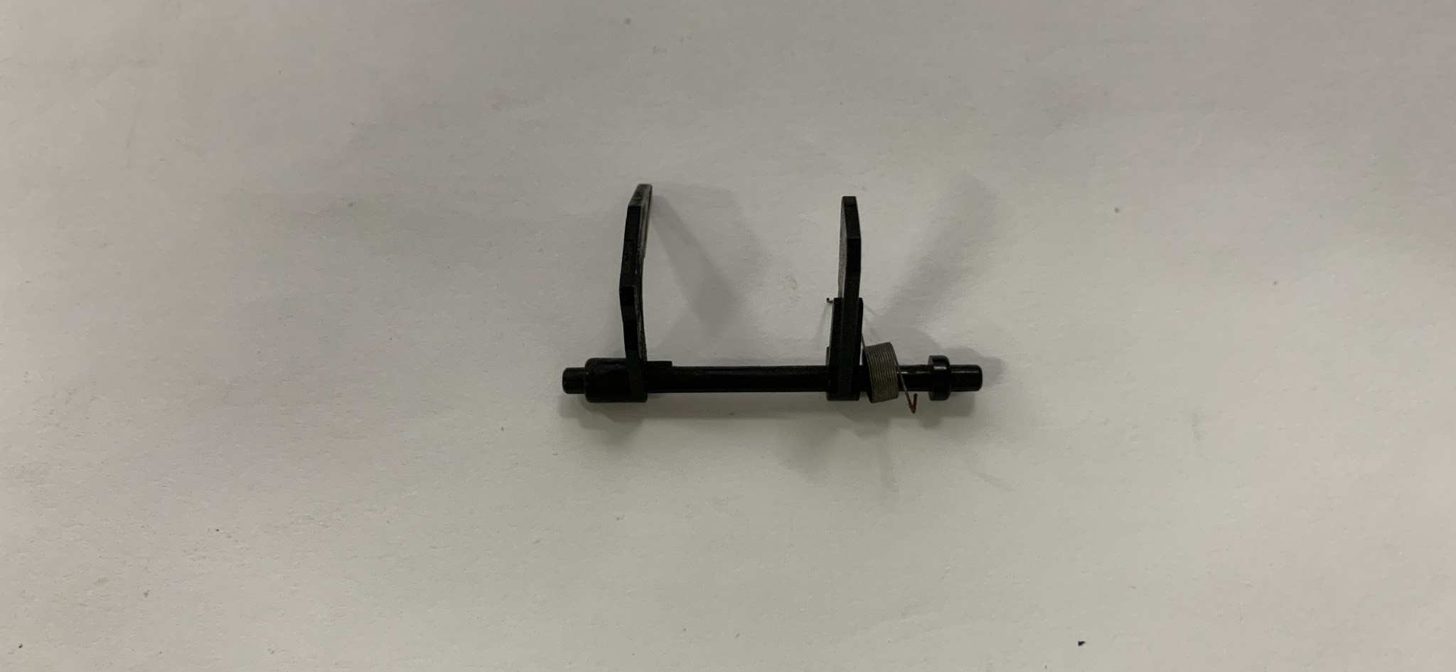 Máy in canon 2900: sensor nhận giấy trung gian sau nắp lưng