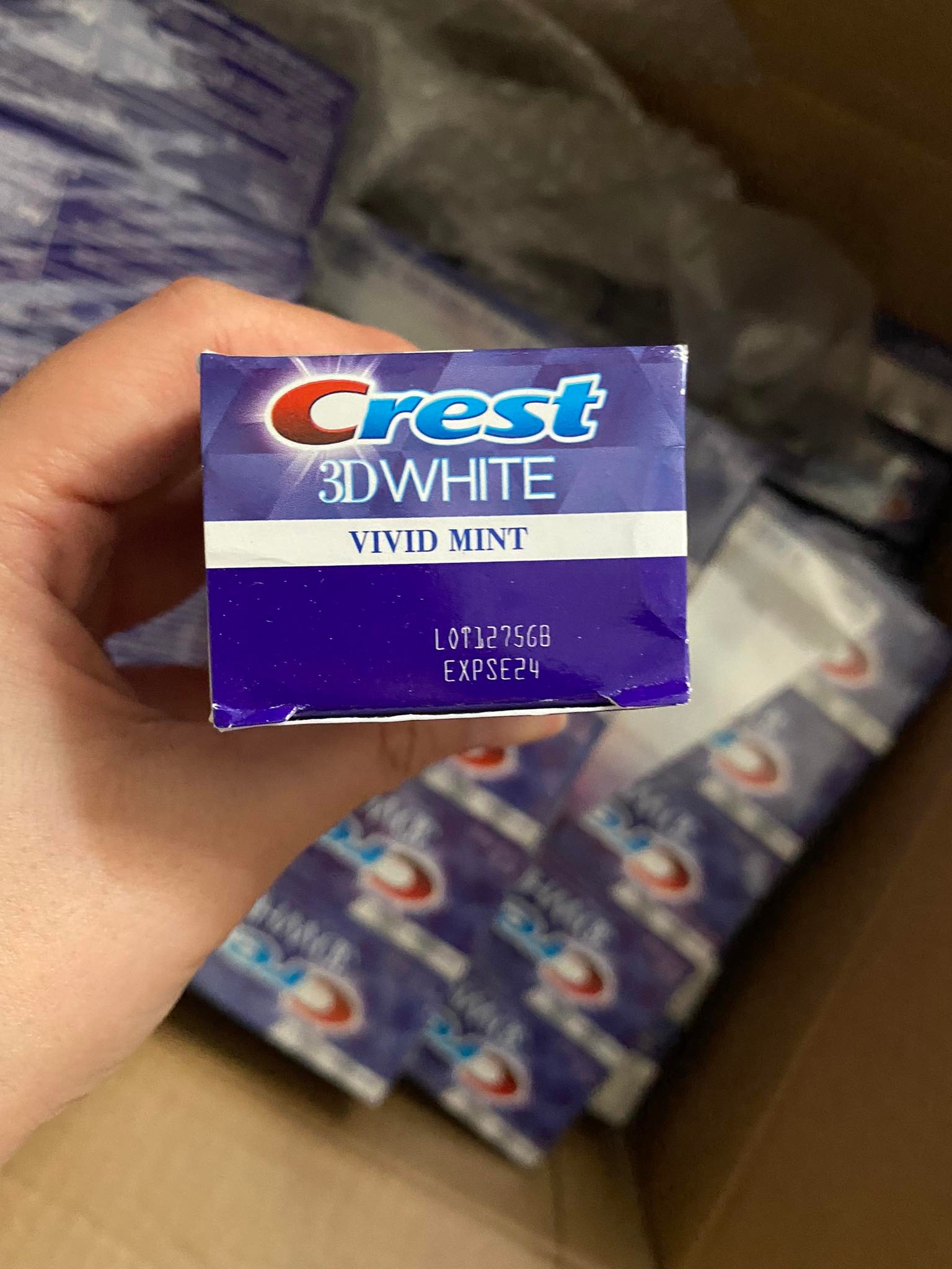 (HSD 2024 - GIAO HÀNG NHANH ) Kem Đánh Răng Vị Bạc Hà Crest 3D White Vivid Mint Ultra (158g)