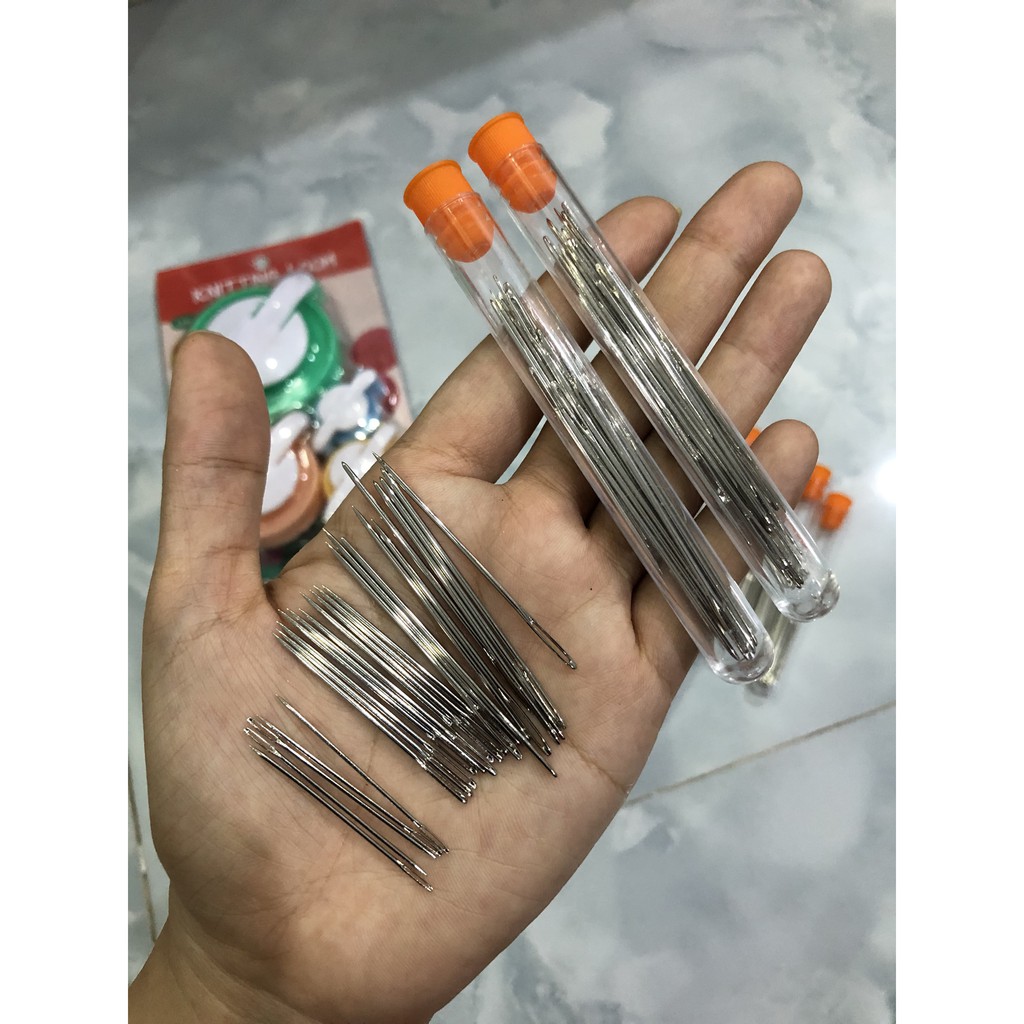Ống nhựa đựng kim kèm 9 kim khâu len