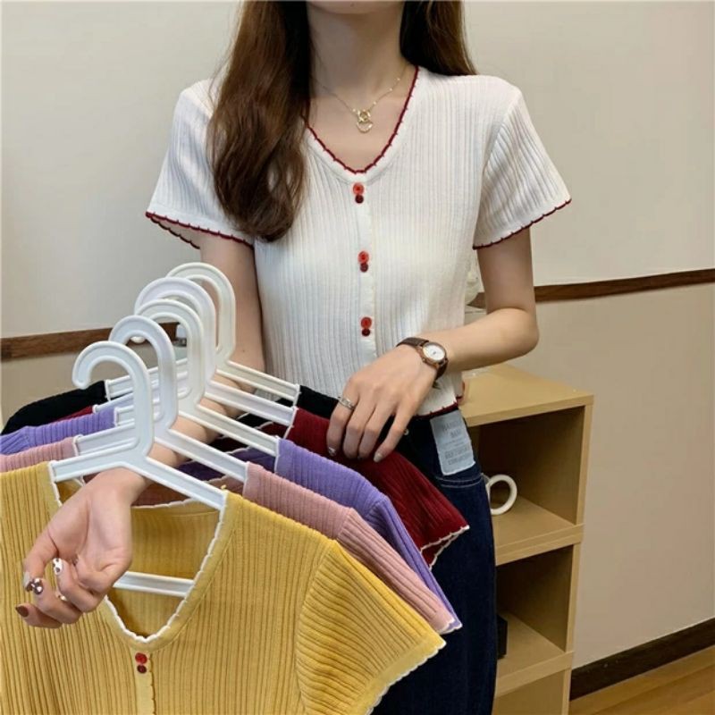 Áo thun nữ tay ngắn cổ tròn cúc đỏ cực xinh