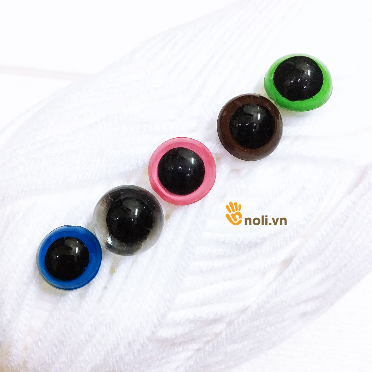 Mắt thú màu đỏ an toàn cho bé