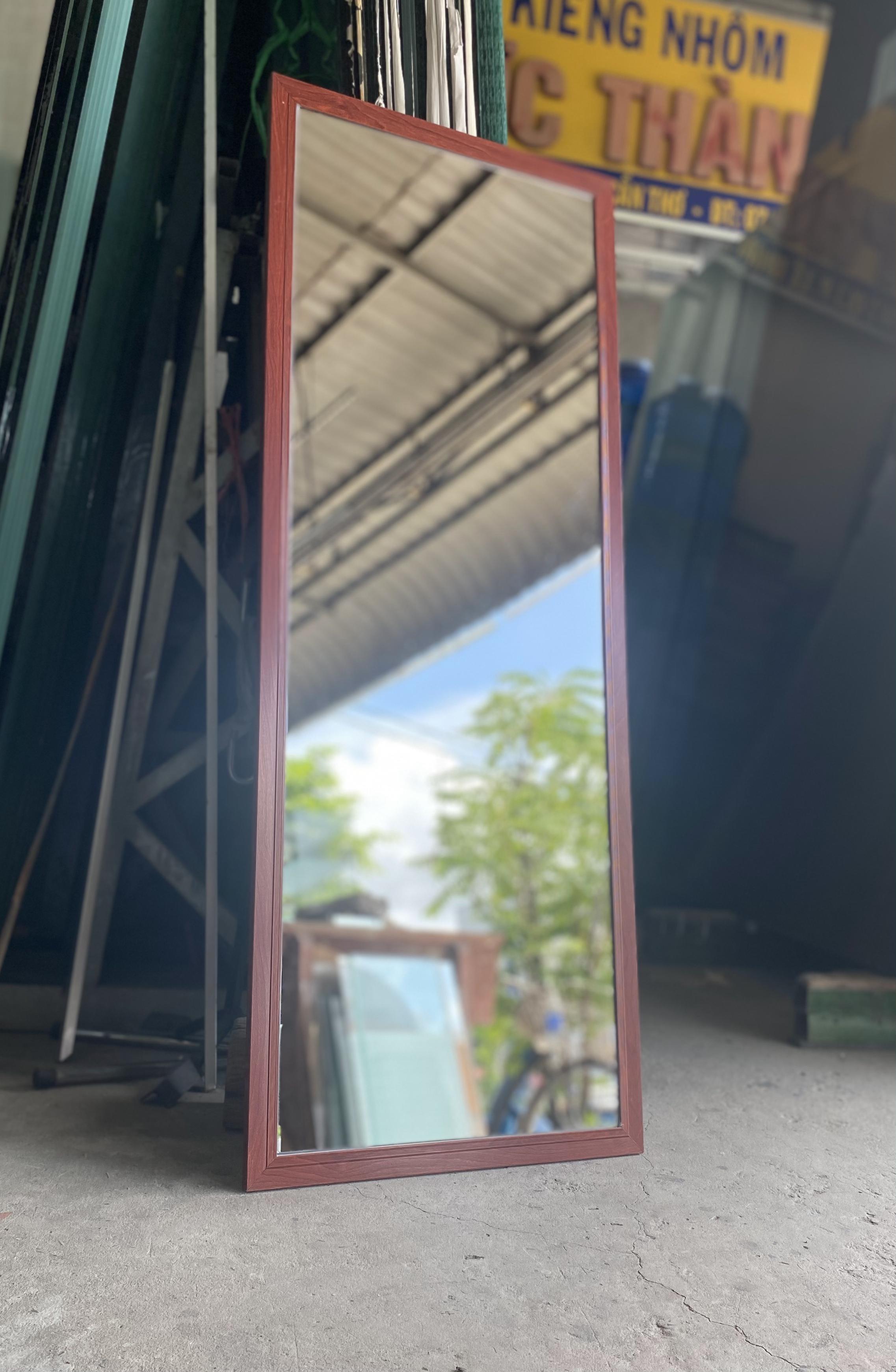 Gương soi toàn thân 111cm-42cm ( viền nhôm vân gỗ sang trọng) Bảo hành