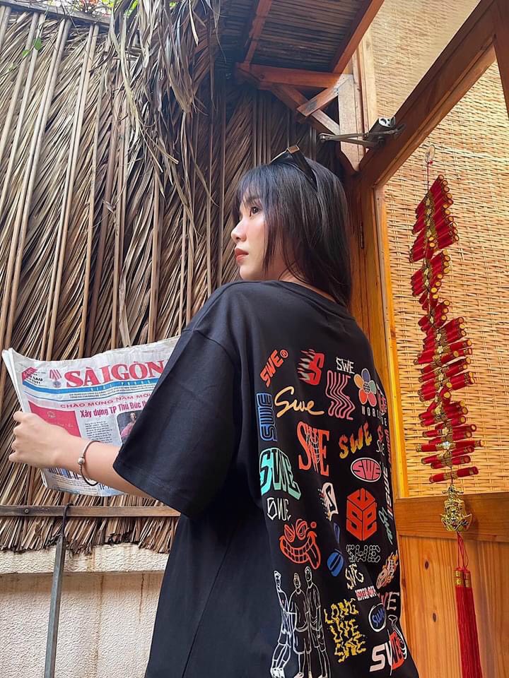 ÁO THUN NAM NỮ CỔ TRÒN, FORM RỘNG IN HÌNH STICKER SAU LƯNG ĐỘC LẠ