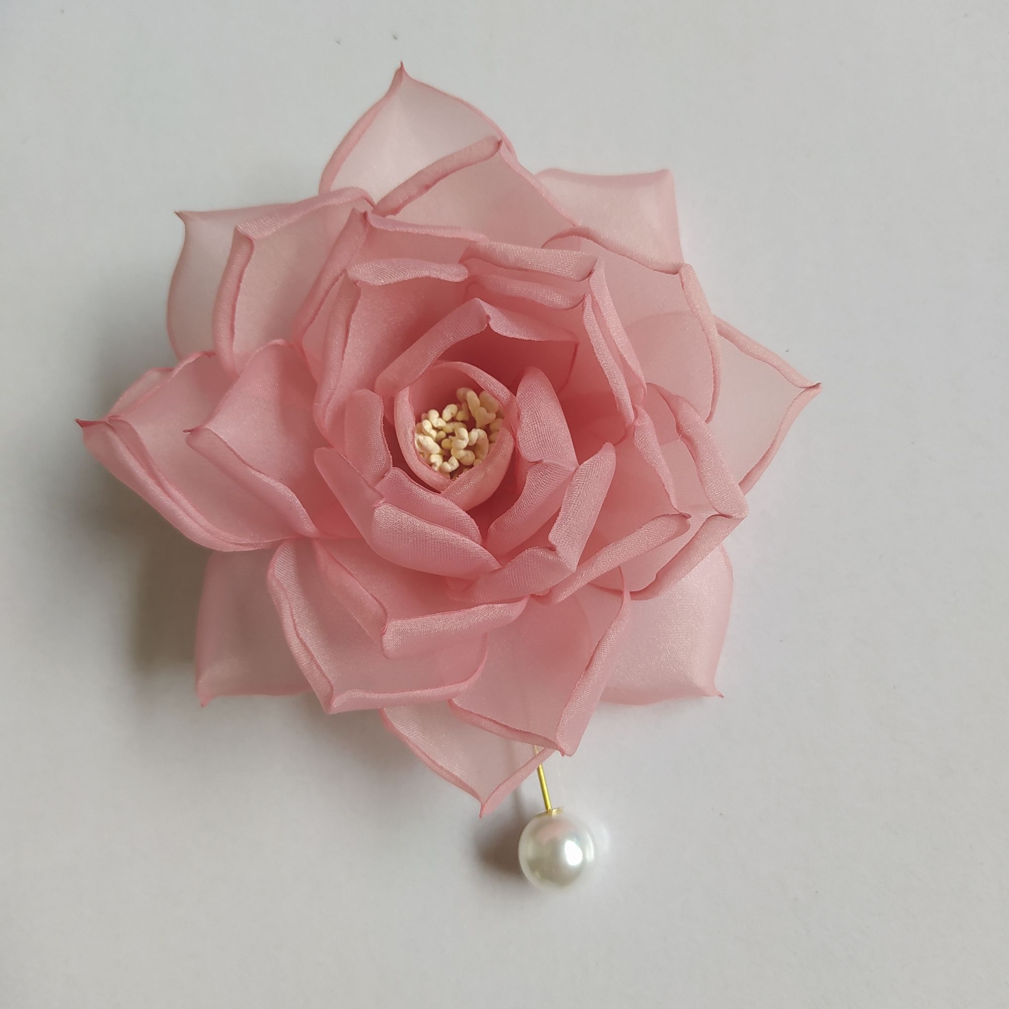 Hoa cài áo handmade Canto, hoa cài áo màu hồng tôm phối trâm cài ngọc