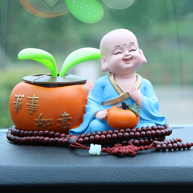 Tượng chú tiểu an nhiên và mầm cây bồ đề lắc lư trang trí ô tô tặng vòng hạt