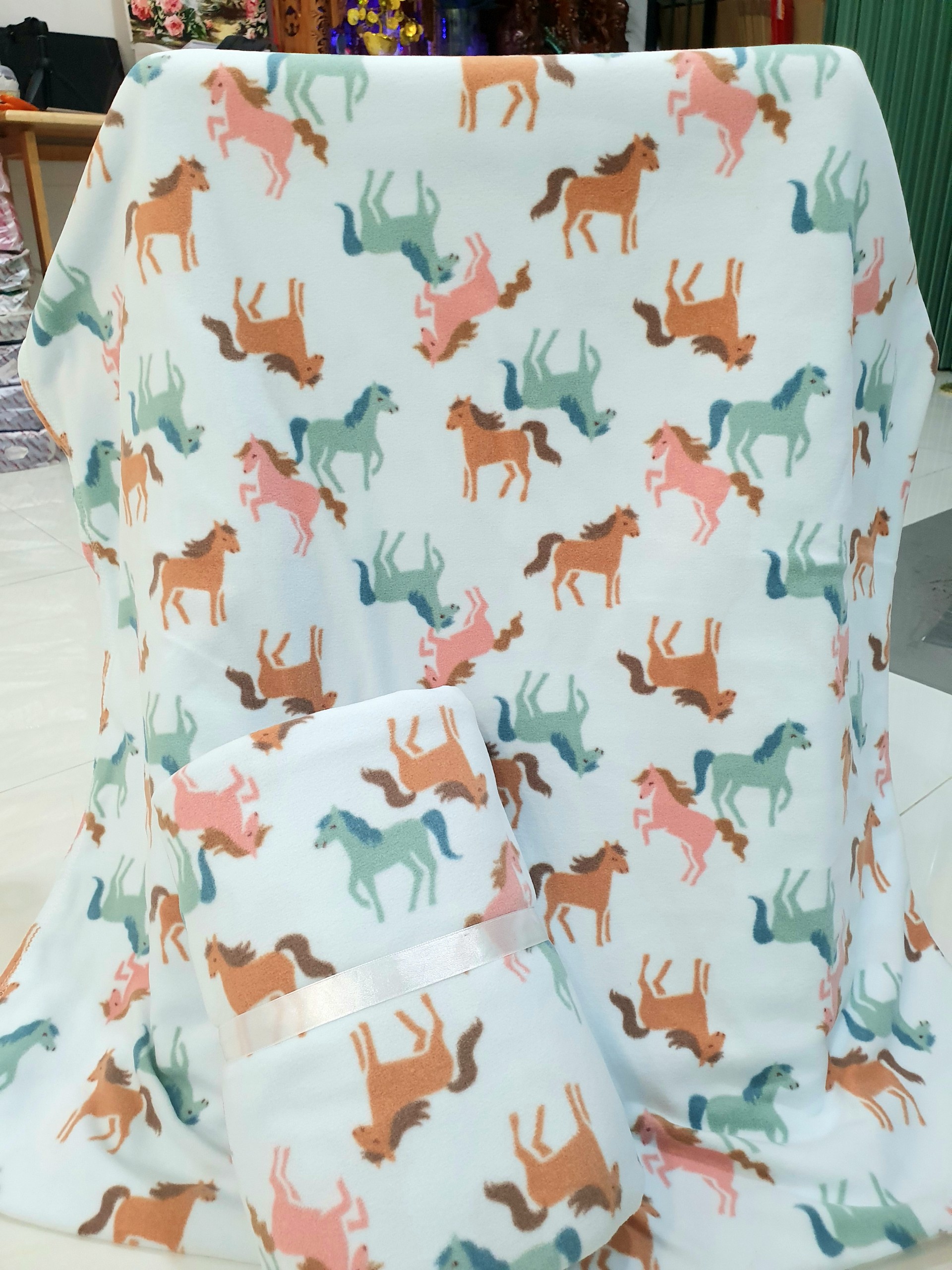 Xã 85k còn 75k. mền nỉ cotton thái ngựa đi xe văn phòng