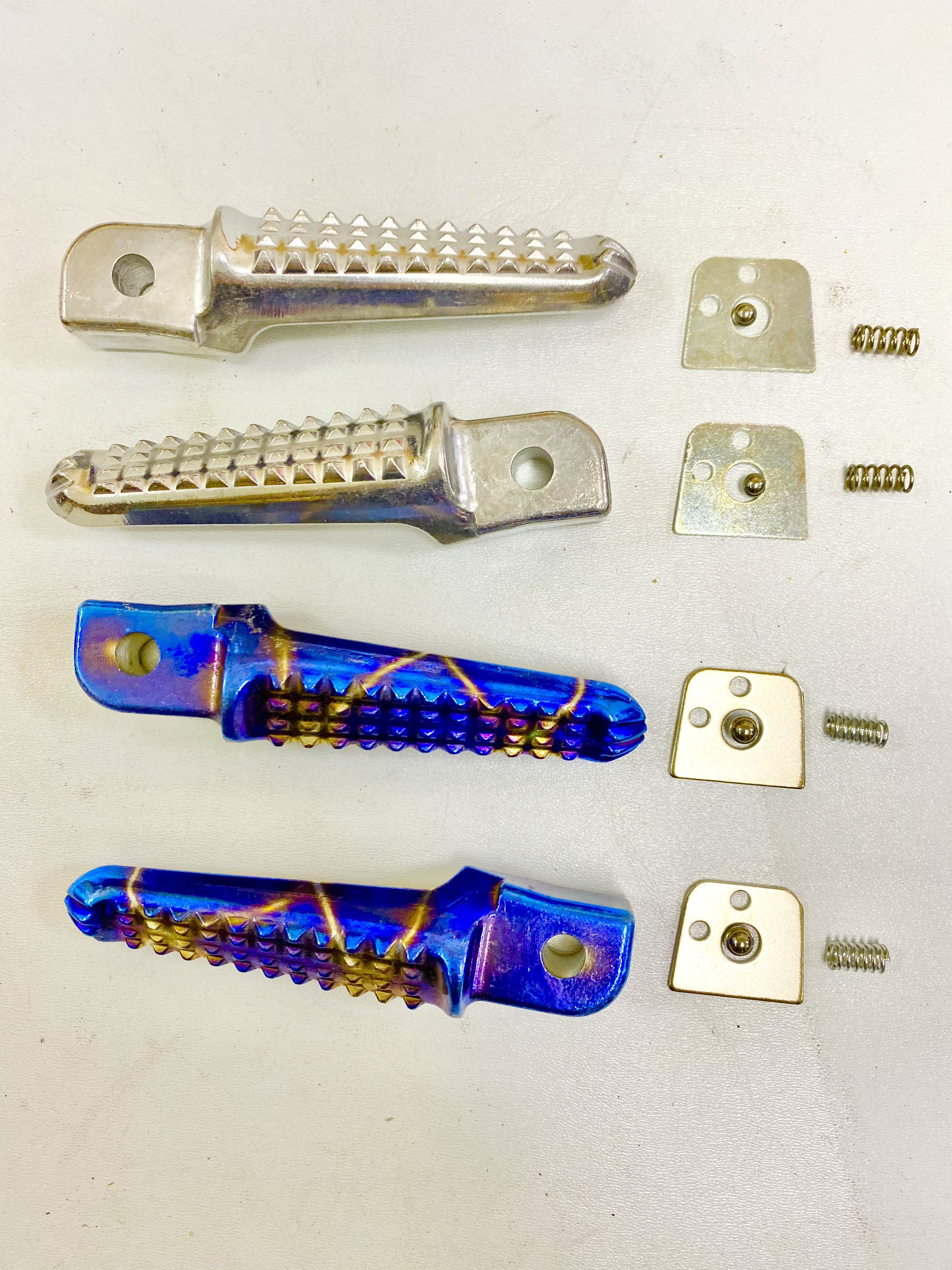 Gác chân xếp Trusty nhôm, xanh titan đút nguyên khối