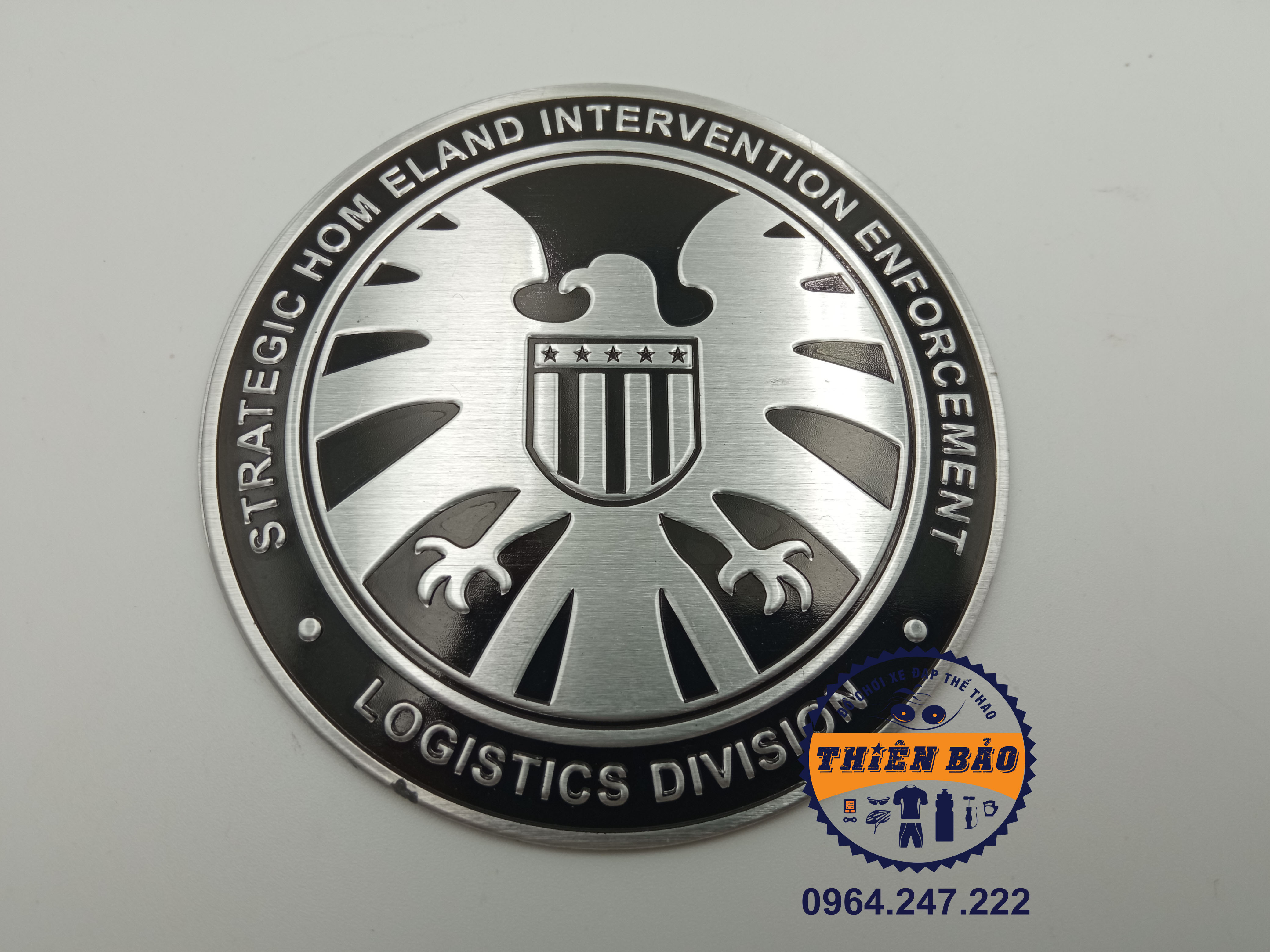 Tem dán xe Shield đại bàng Mỹ sticker logo Marvel thân trắng nền đen #11