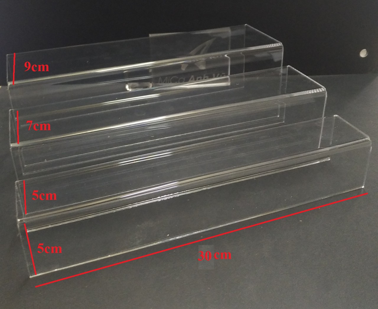 Bộ kệ bậc thang 3 tầng mica trong dài 30cm trưng bày đồ