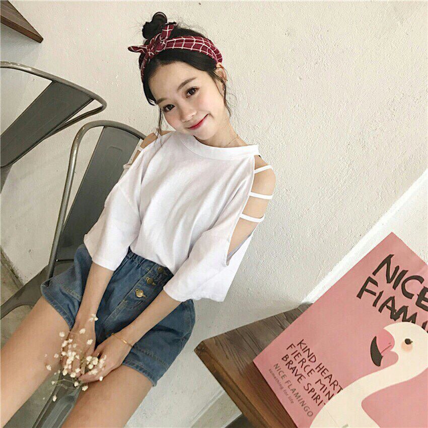 Áo thun kiểu tay lỡ phối hở vai