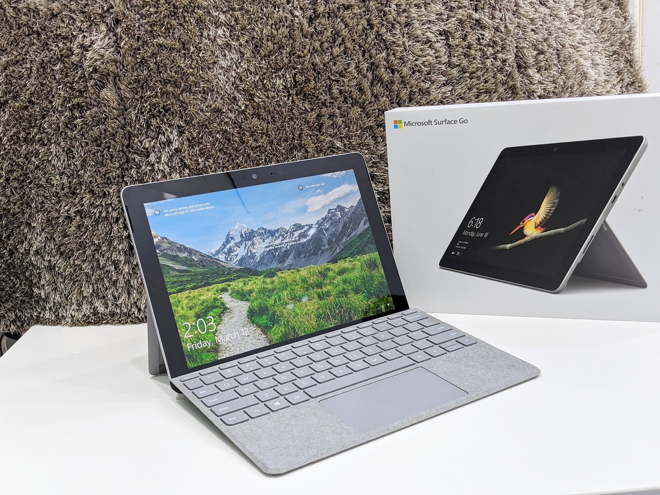 Microsoft Surface Go | Ram 8gb, windows 10, sử văn phòng word, Excel,.. giải trí |  Tặng sạc và bàn phím chính hãng