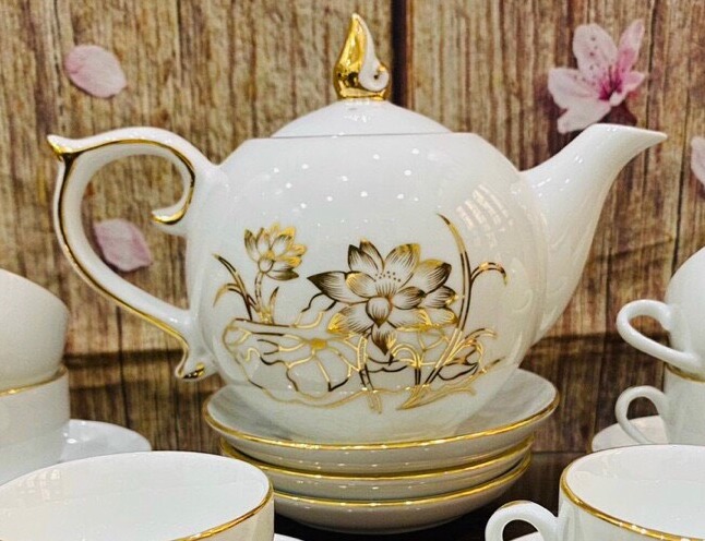 (QUÀ TẶNG) Bộ ấm chén hoa sen vàng kim cấp Bát Tràng