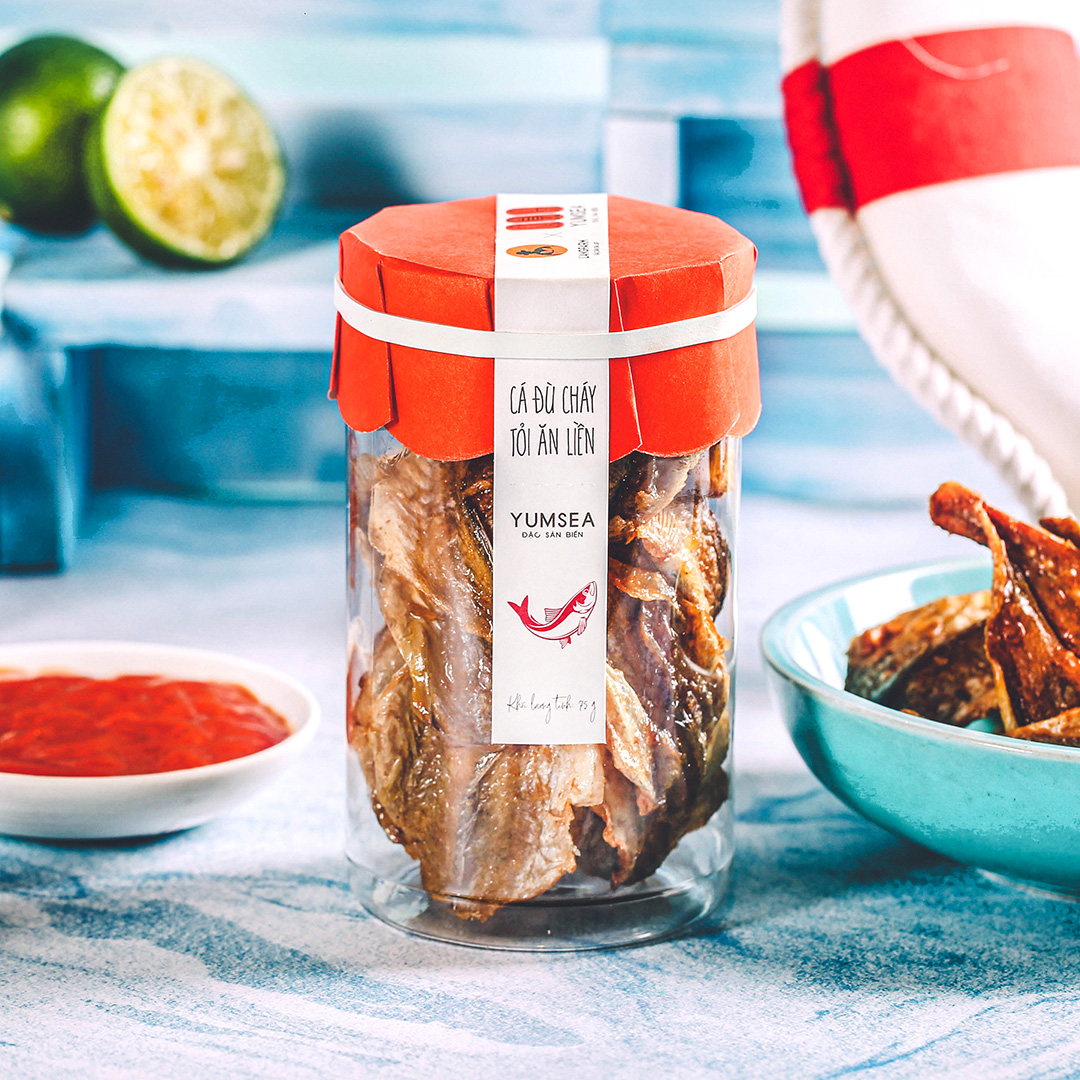 Cá đù cháy tỏi ăn liền Yumsea, 75g, hũ, mẫu tobita L'angfarm