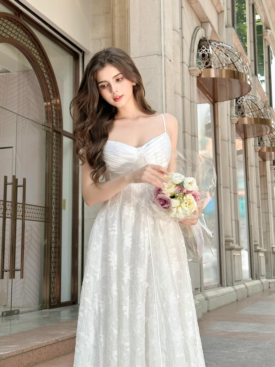 Đầm maxi 2 dây gấm xoè hoa nổi Freesize Rossy Fashion - SR190