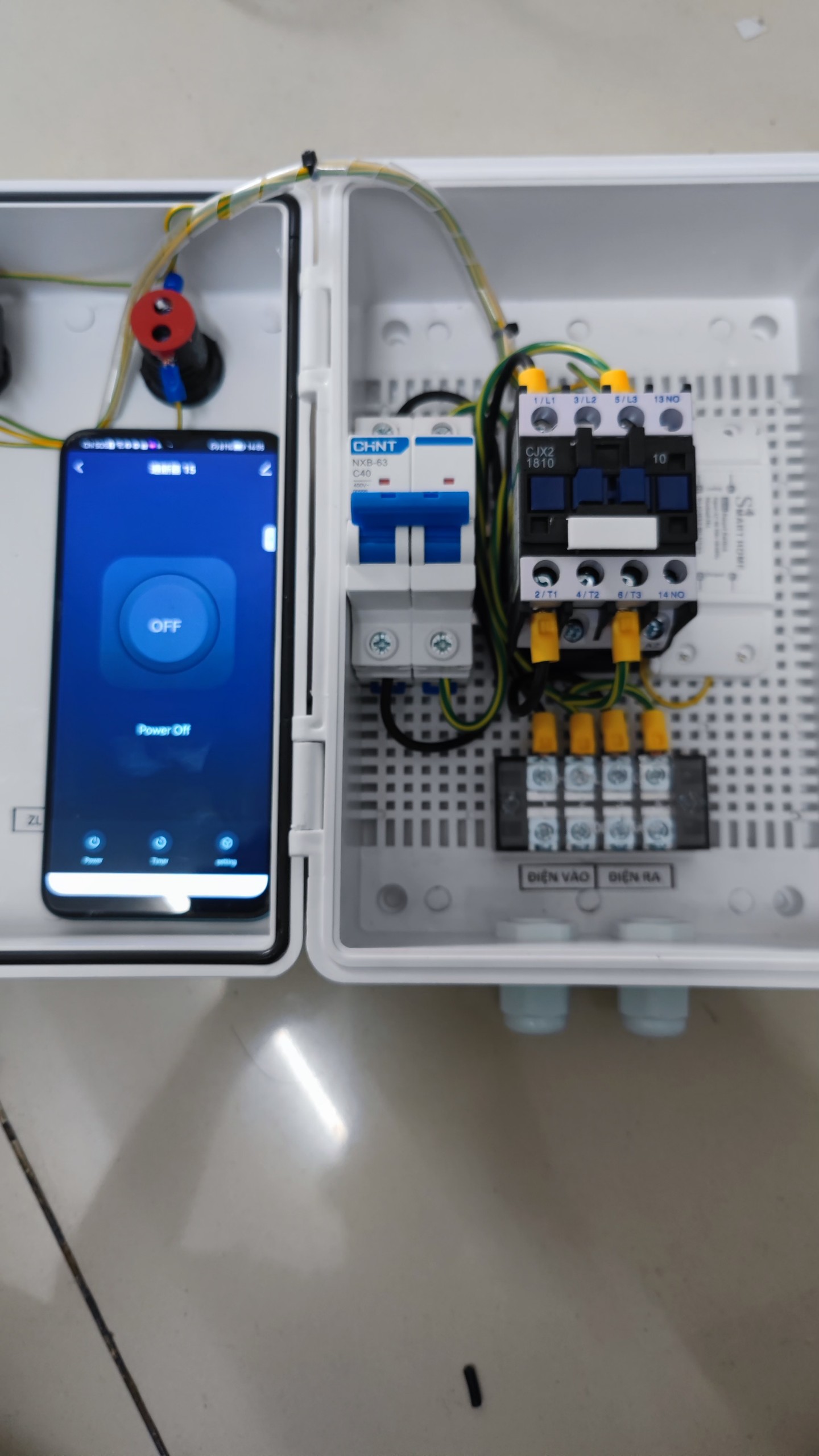 Bộ điều khiển tắt mở máy bơm từ xa bằng điện thoại, remote, timer sử dụng aptomat chống giật