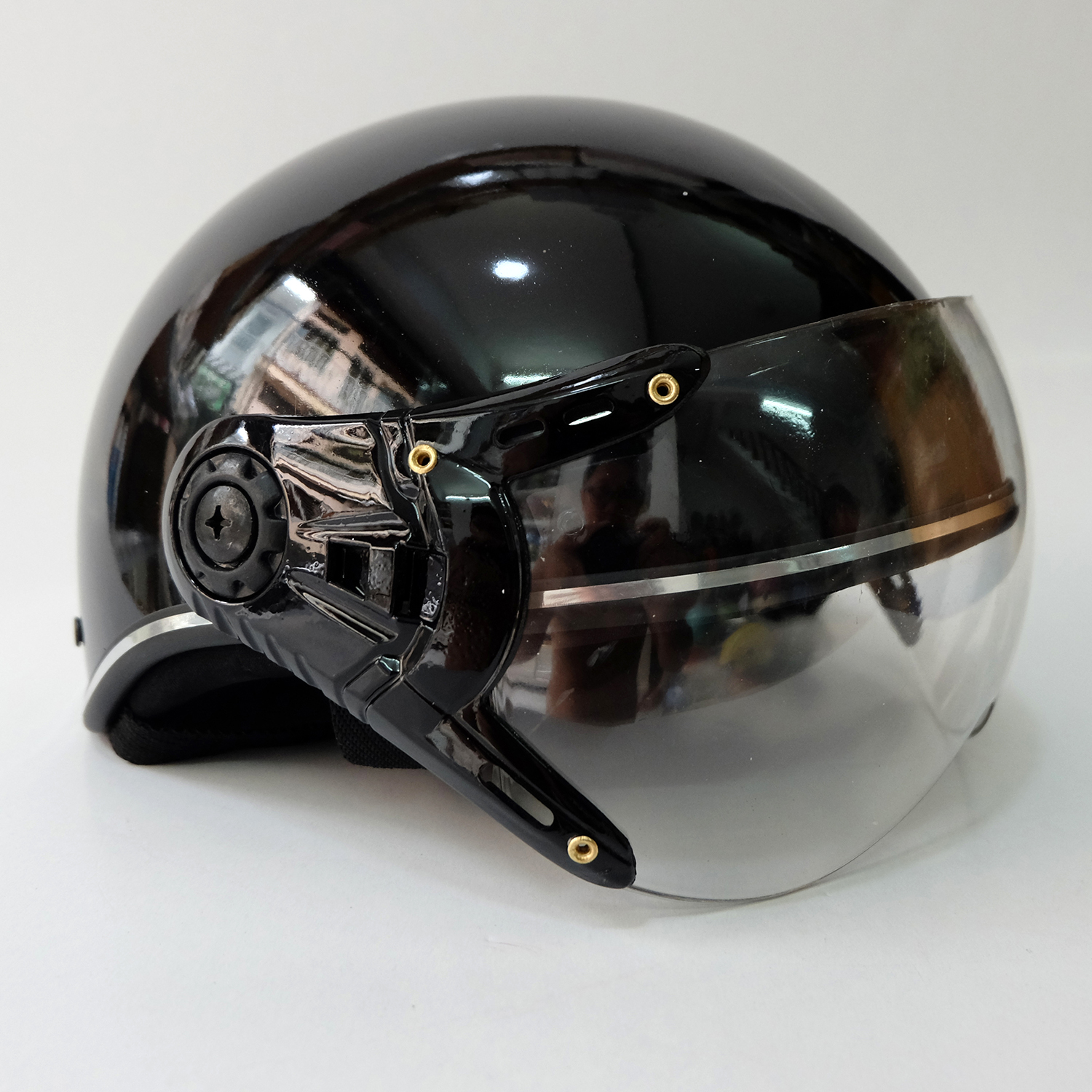 NÓN BẢO HIỂM NỮA ĐẦU(1/2) MÀU ĐEN SƠN BÓNGVIỀN BẠCLIỀN KÍNH-ĐẶT CHUẨN CR