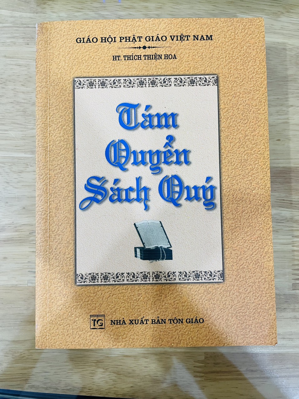 Tám Quyển Sách Quý