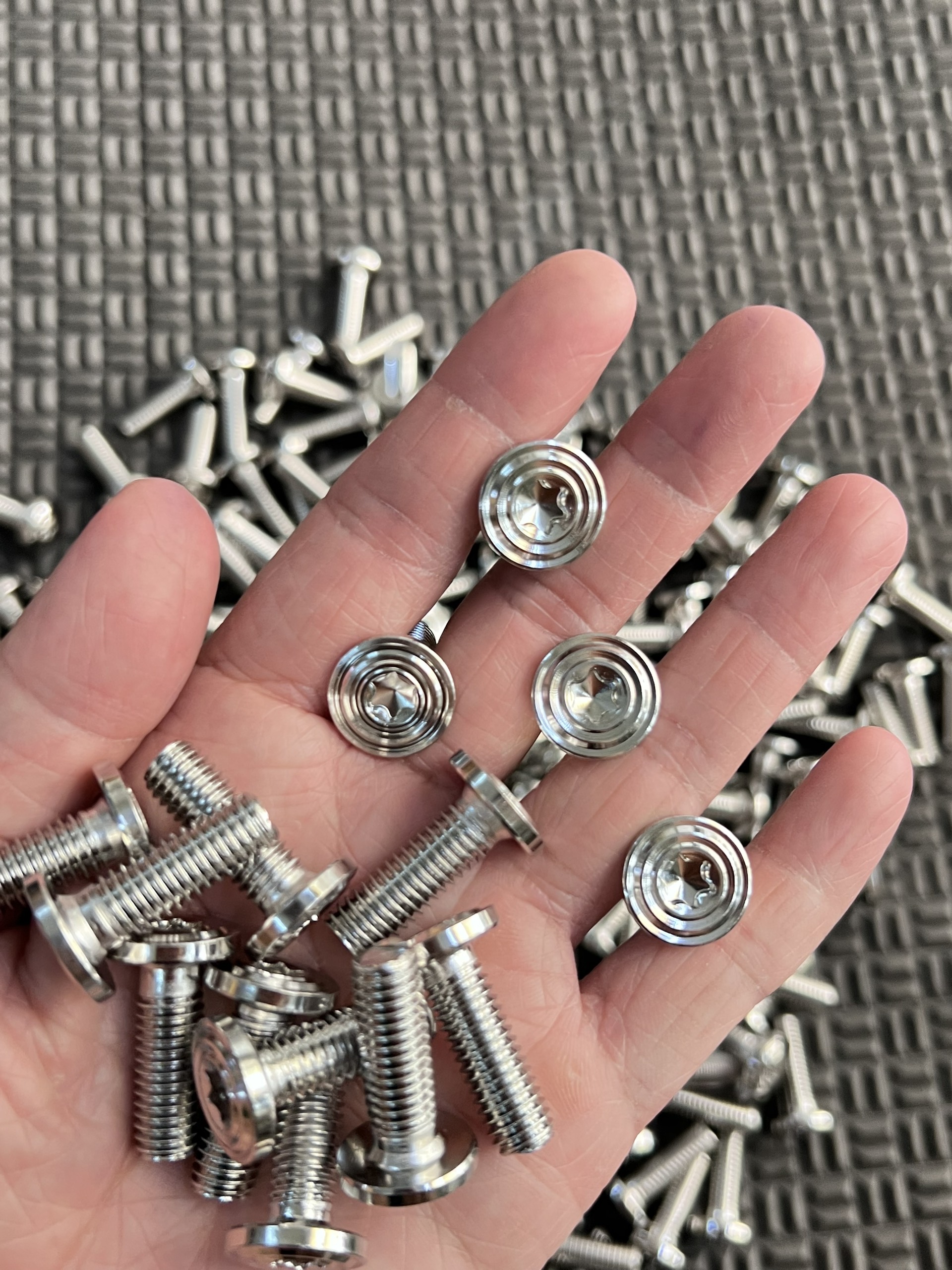 Ốc Đĩa 8li23 mẫu Thái V2 Inox 304 bắt đĩa cho các dòng xe