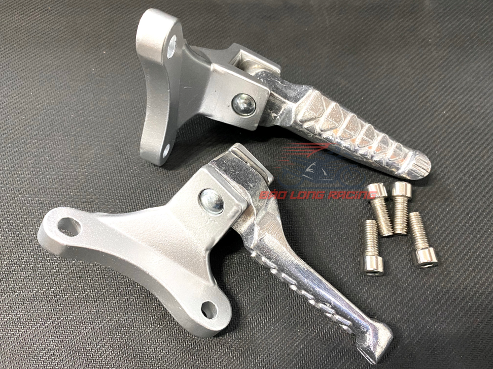 Gác chân Nhôm CNC gắn Exciter 150 kiểu Take rất đẹp màu Bạc..01