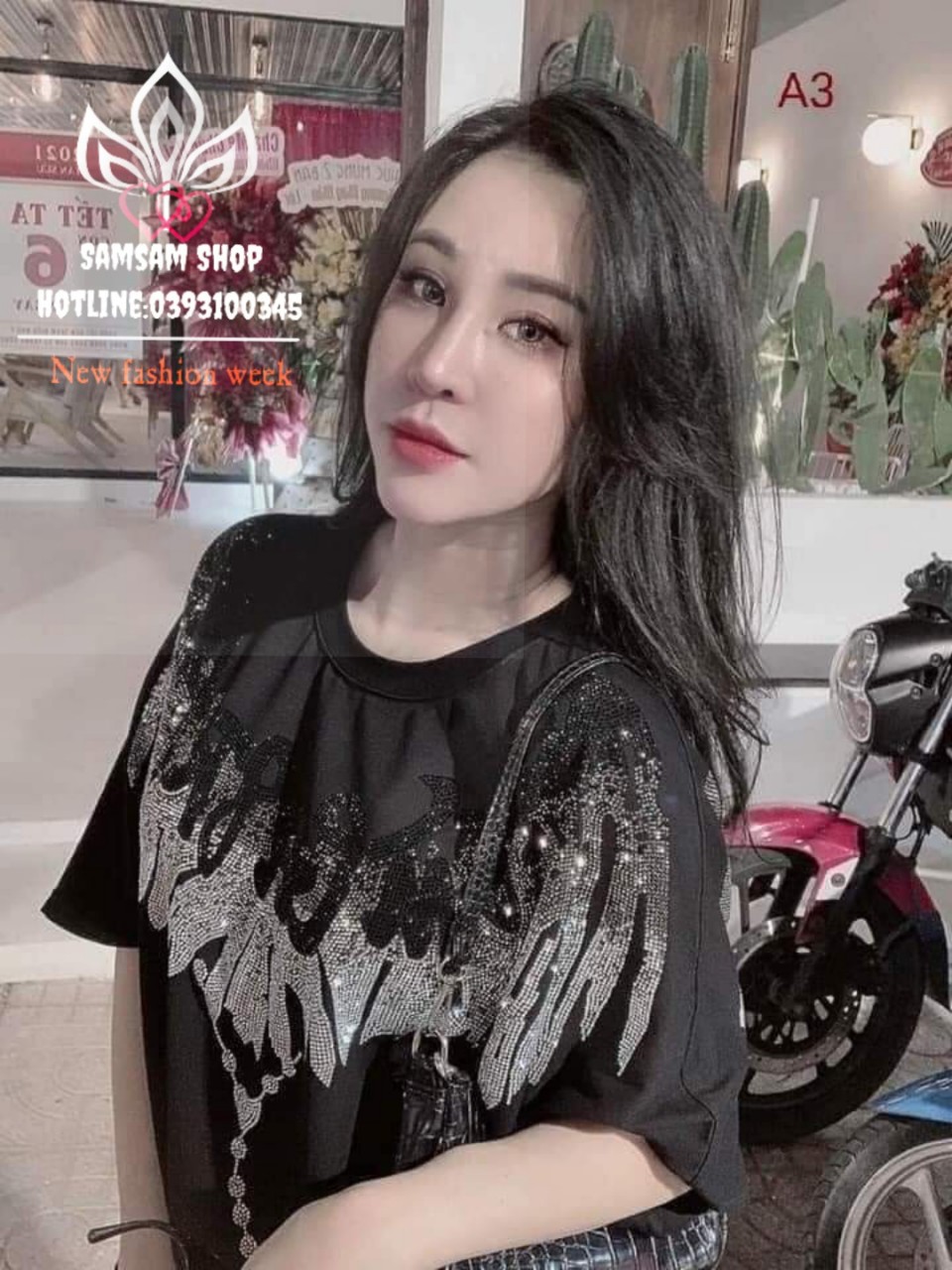 ( MUA 119K TẶNG 120K PHIẾU MUA HÀNG)Áo Thun Nữ Cánh Tiên Đính Đá (Trắng - Đen) Freesize 45KG ĐẾN  65kg MẶC ĐẸP .thiết kế from rộng giấu quần che khuyết điểm.dinhd đs dàn trải thân trước áo.chắc chắn và tỉ mỉ