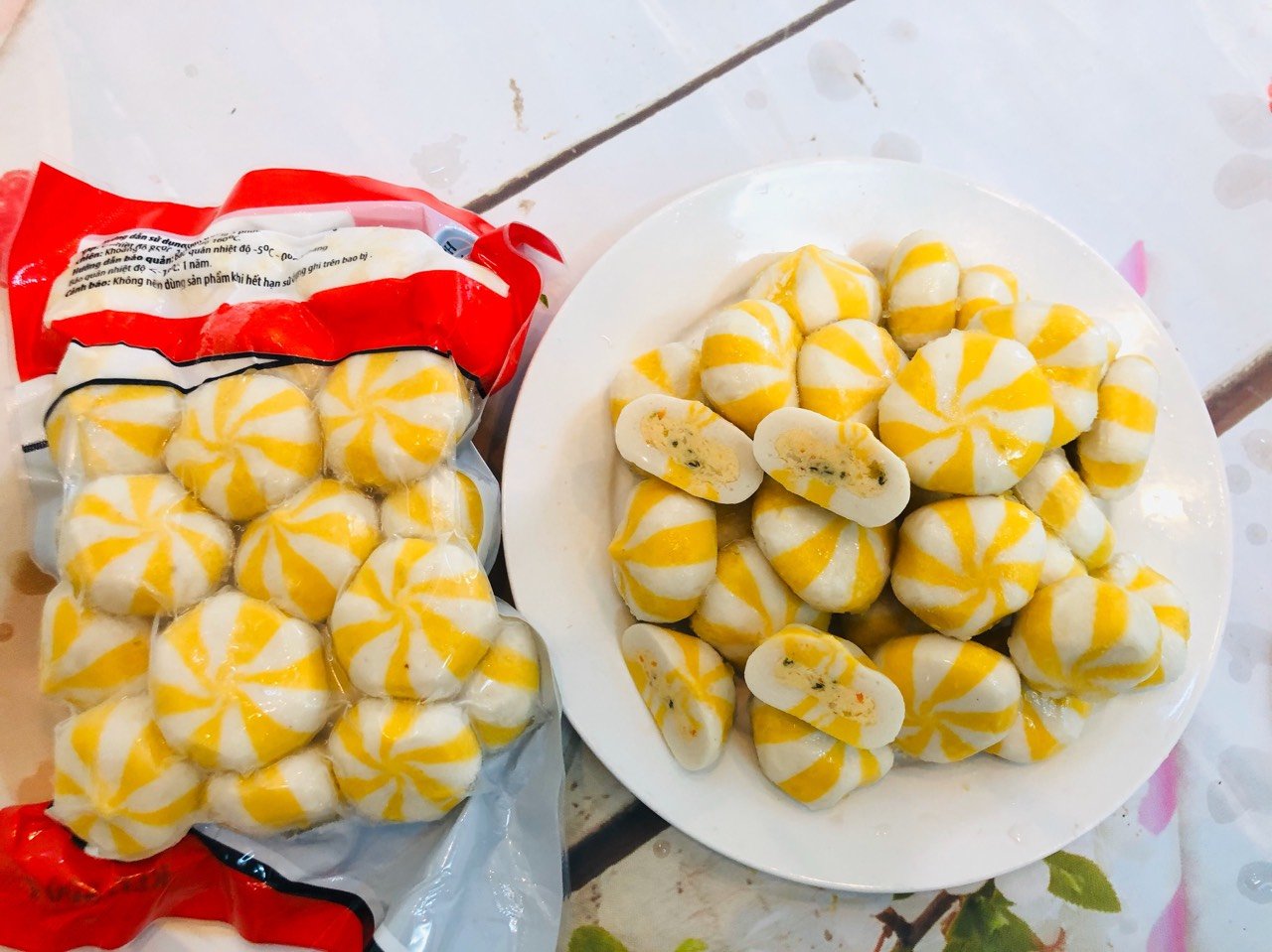 500gr viên thả lẩu nhân trứng tôm Phú mark (màu vàng)