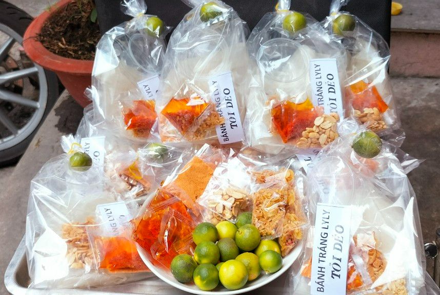 Bánh tráng phơi sương tỏi dẻo sa tế tắc