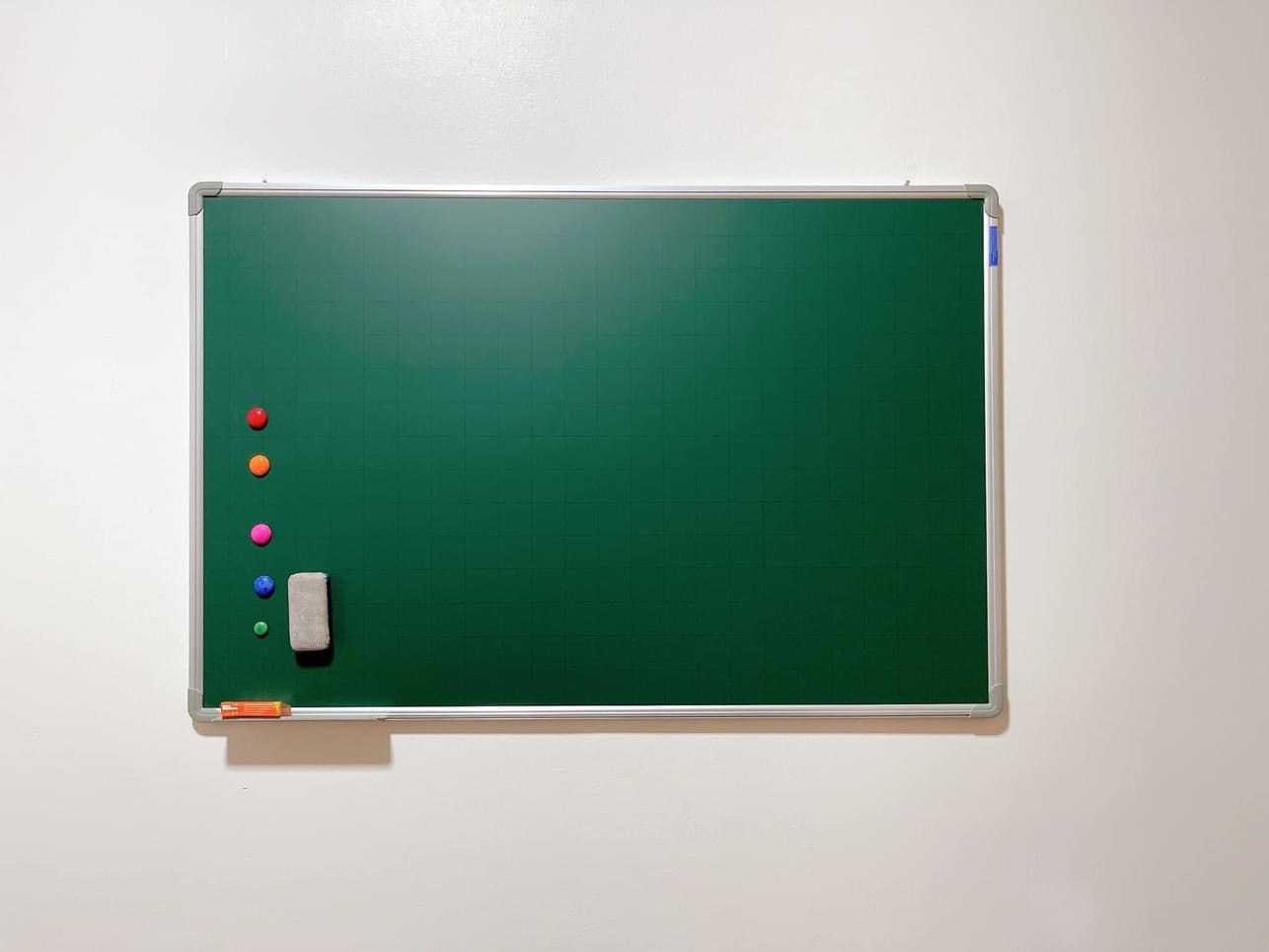 Bảng từ xanh viết phấn KT:60x80cm - bảng dính được nam châm, miễn phí ship trong nội thành Hà Nội