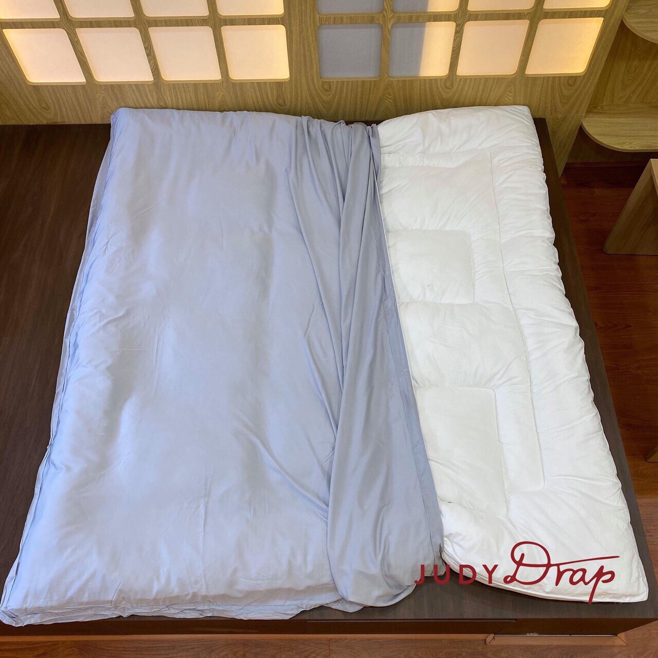 Vỏ lồng bảo vệ cho topper có dây khoá kéo giúp bảo vệ cả 2 mặt của topper được sạch sẽ và dễ dàng tháo ra khi cần vệ sinh giặt dũ