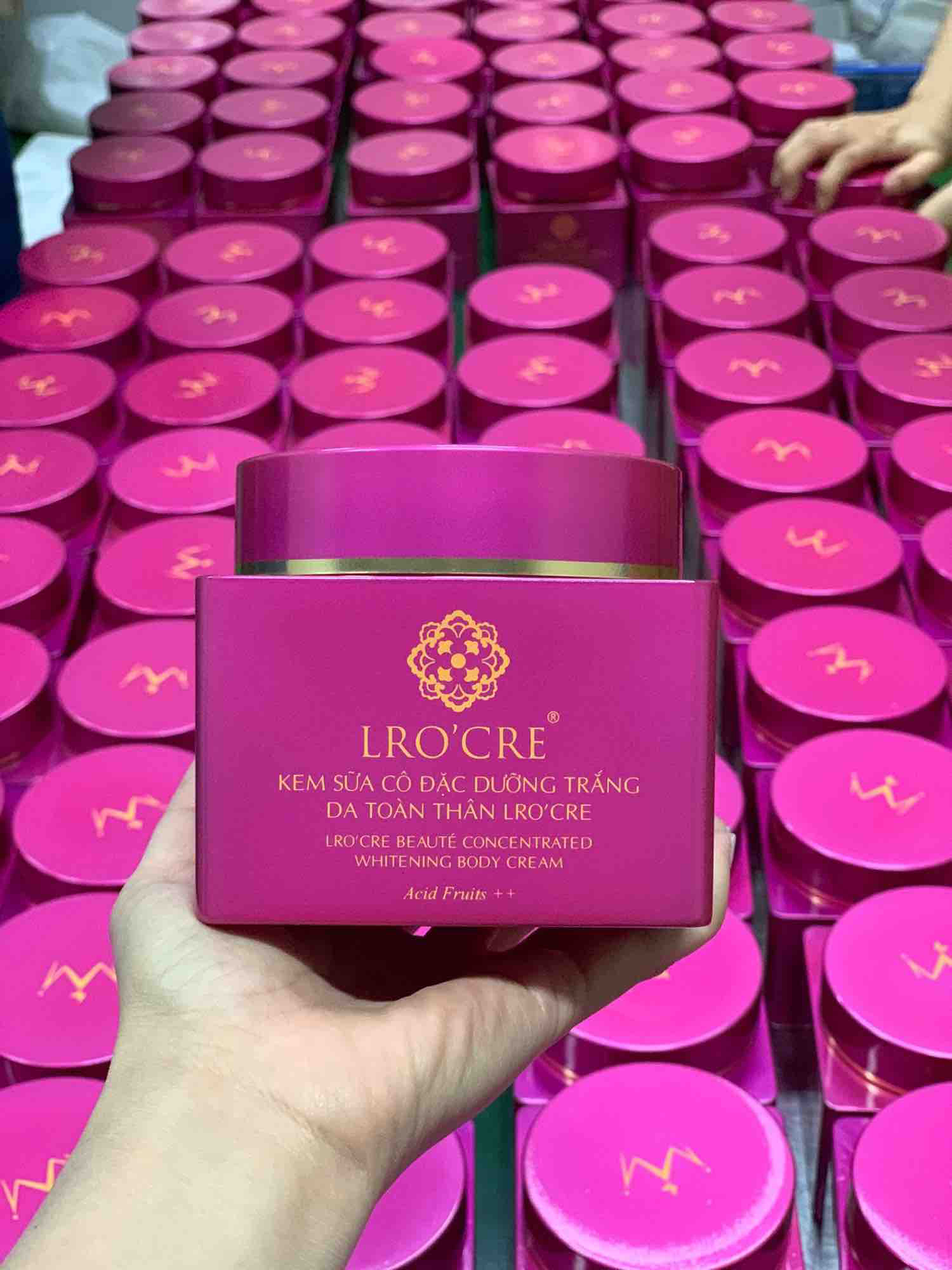 [HCM]KEM DƯỠNG TRẮNG TOÀN THÂN BODY SVIP LROCRE