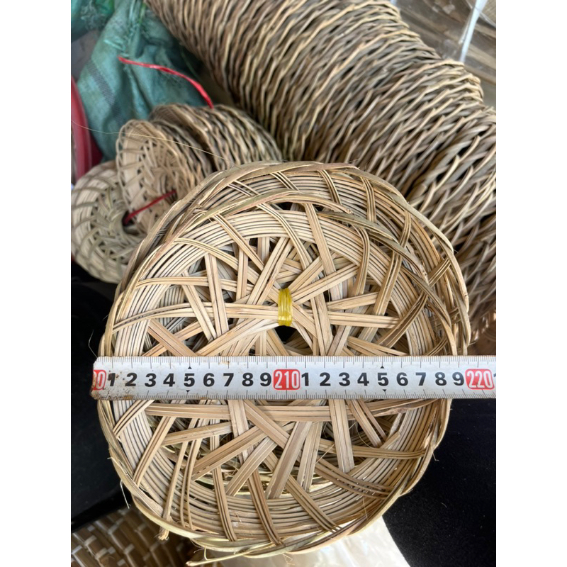 Rế tre đựng niêu đất, nồi đất