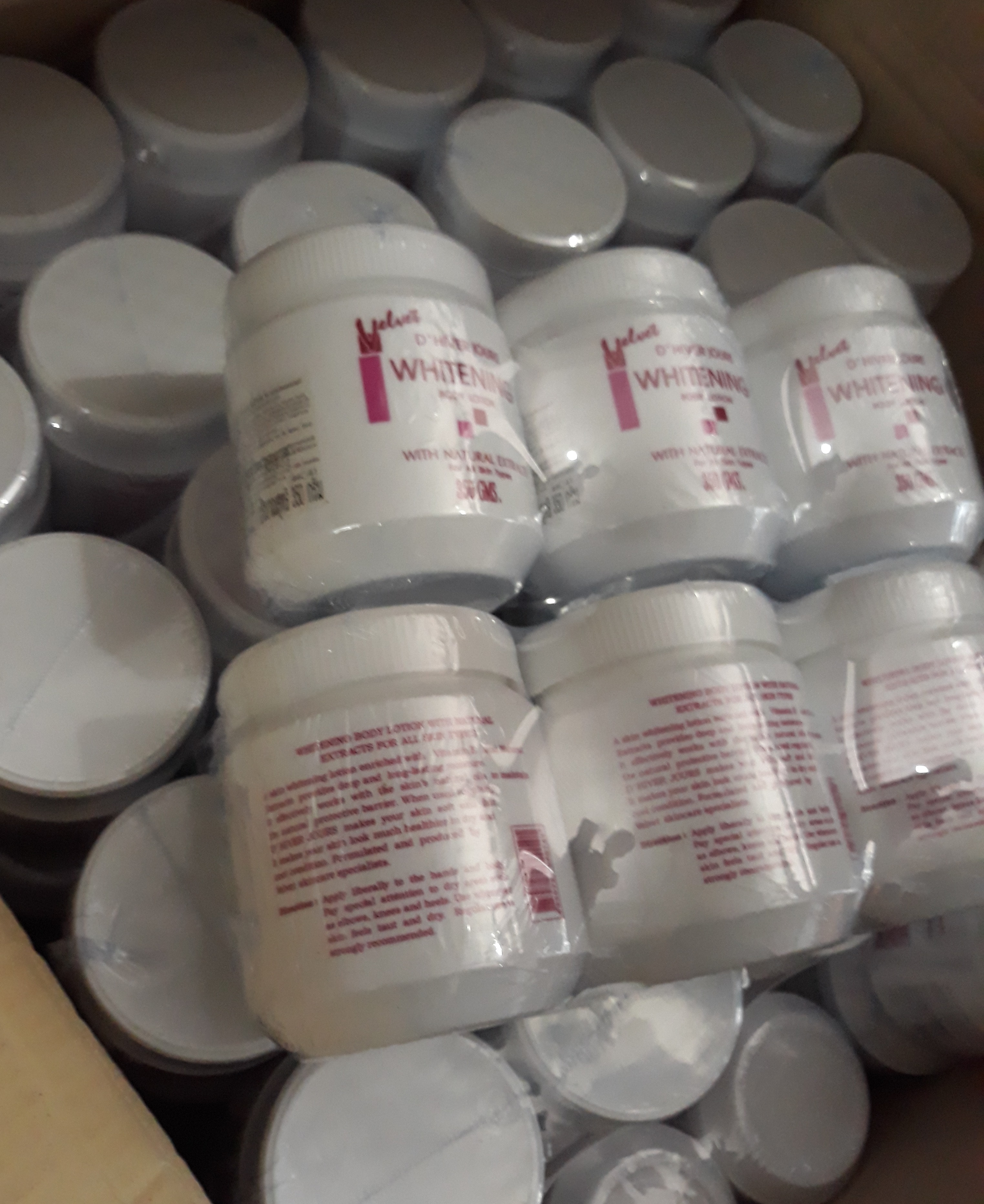 kem velvet whitening thái