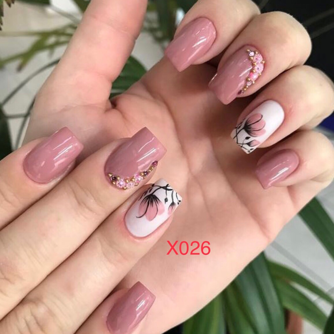 Móng tay giả- nail thiết kế kèm keo và dũa