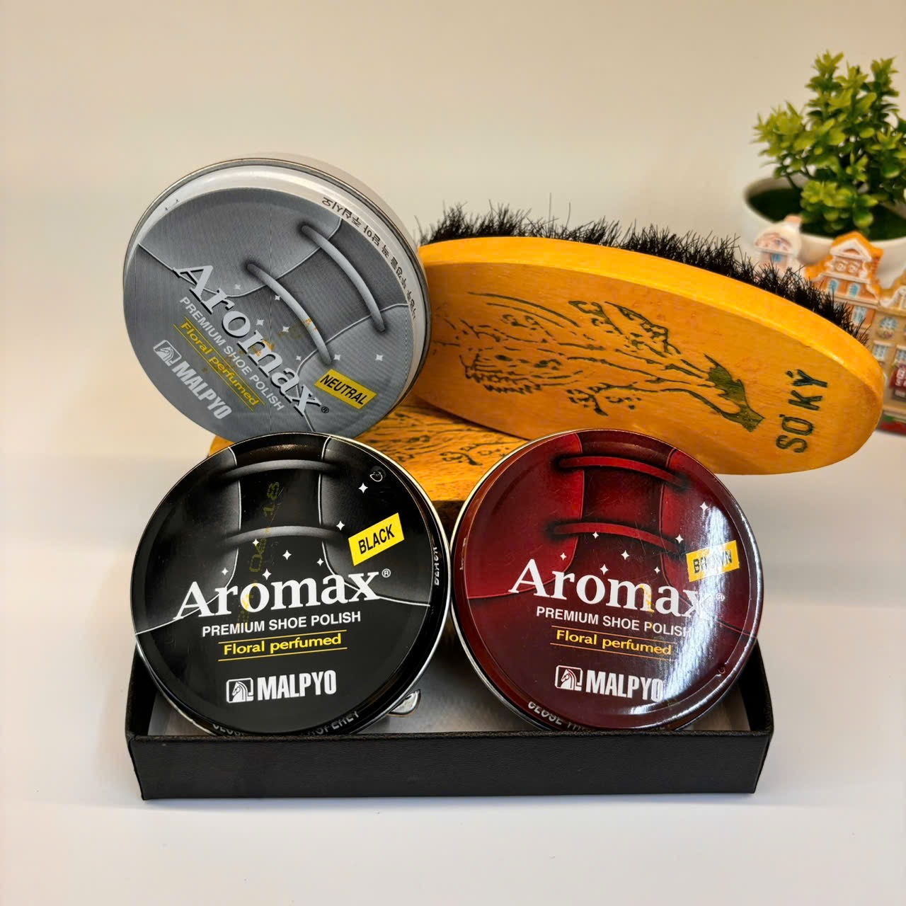 Xi Đánh Giày Màu Đen màu nâu Xi sáp Aromax Nhập Khẩu Hàn Quốc Làm Mờ Vết Xước Trên Da Đến 90% , Chống Thấm Nước , Làm Mềm Da.