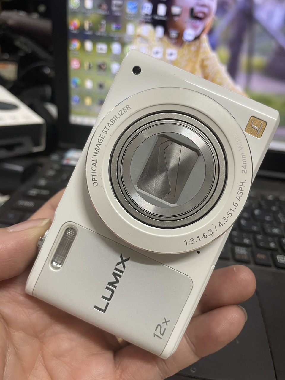 Máy ảnh Lumix DMC SZ10 màn hình lật có wifi