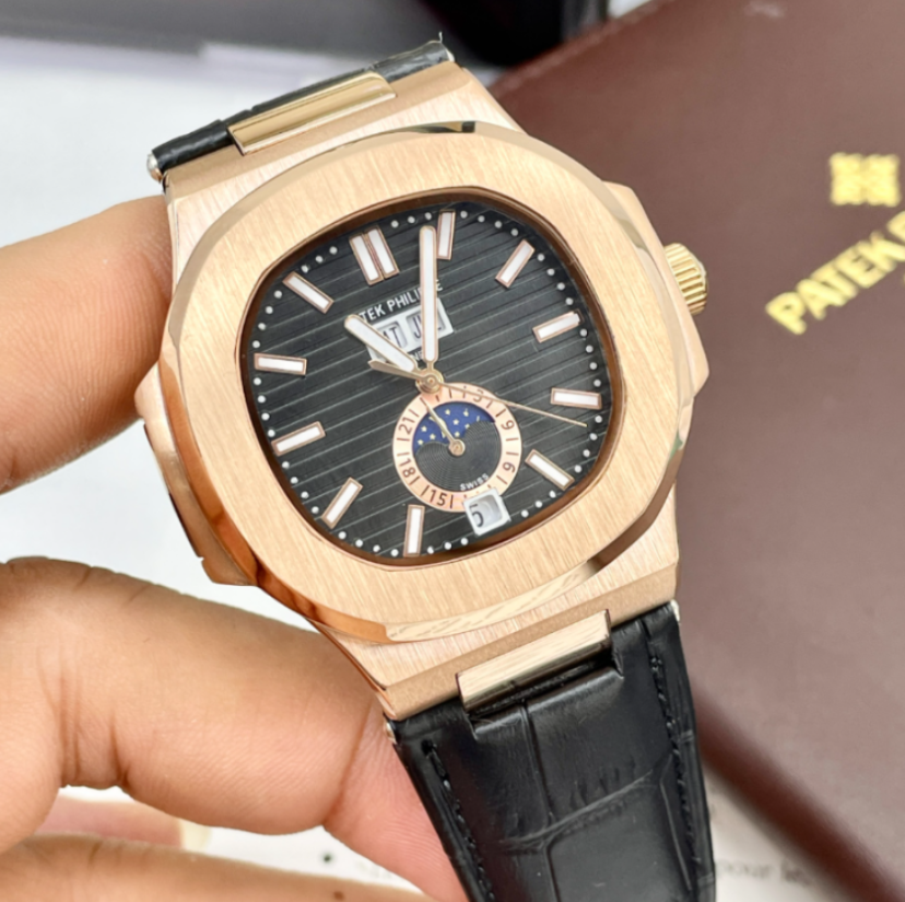 [ Hàng Xách Tay ] Đồng Hồ Nam Patek Philippe Dây Da Sang Trọng Đẳng Cấp, Size 40mm, Máy Cơ Tích Cót Nhiều Giờ, Vỏ Mạ Vàng Cao Cấp Không Bay Màu, Mặt Kính Sapphire, Kiểu Dáng Đẹp Sang Trọng Đeo Rất Đẹp .(Bảo Hành 12 Tháng)