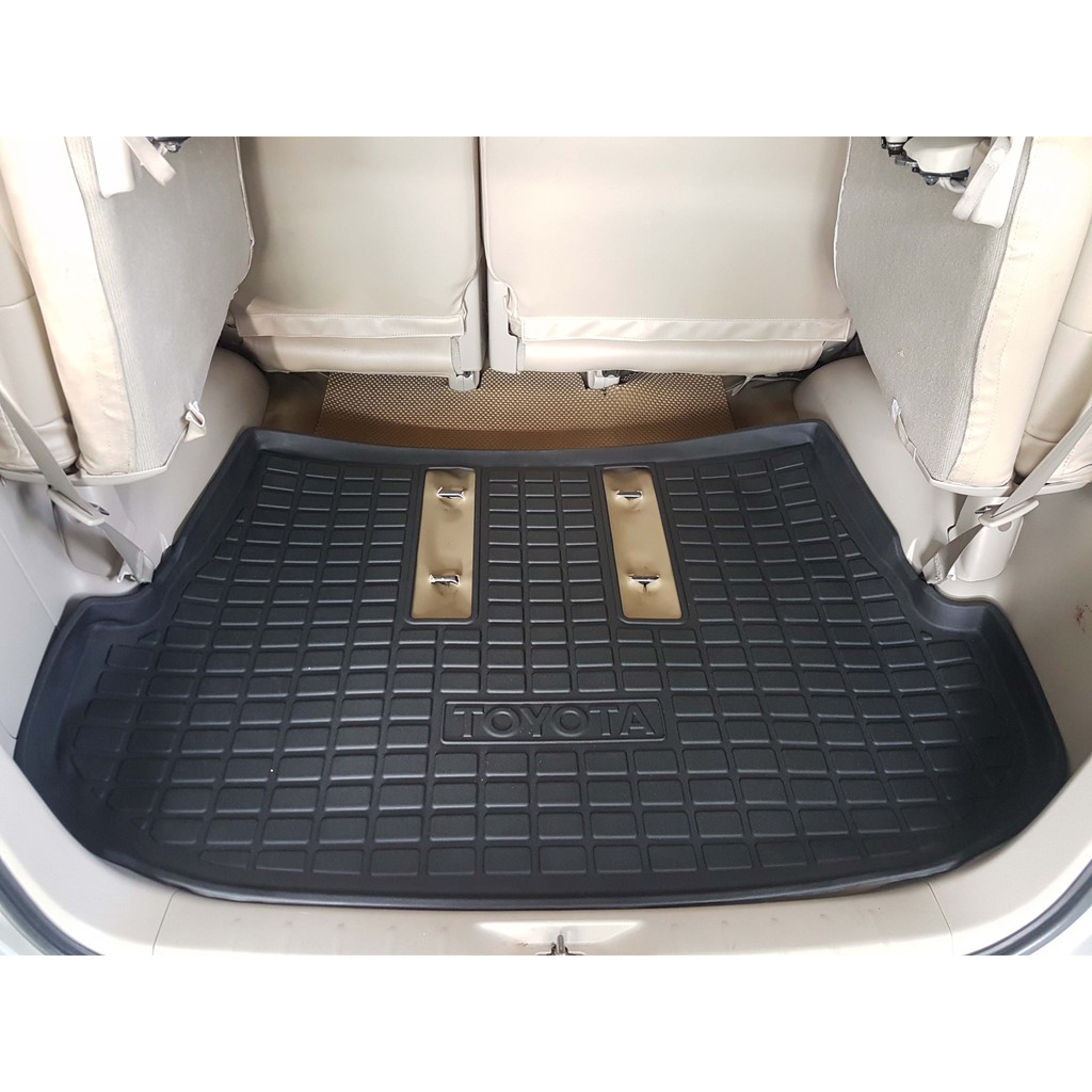 Lót cốp nhựa dẻo đàn hồi xe Toyota Innova đời 2009 đến 2019 2020 chất liệu nhựa TPO cao cấp chống thấm nước, không mùi, có độ bền cao bảo vệ cốp nỉ một cách hoàn hảo, dễ dàng vệ sinh lau rửa