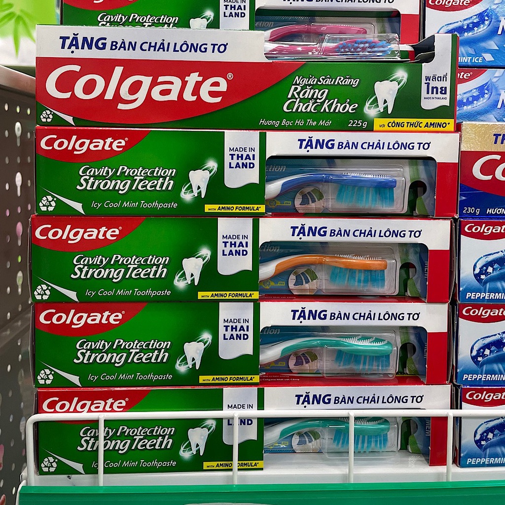 Tặng 4 bàn chải đánh răng, Bộ 4 Kem đánh răng Colgate Ngừa sâu răng Chắc khoẻ 225g