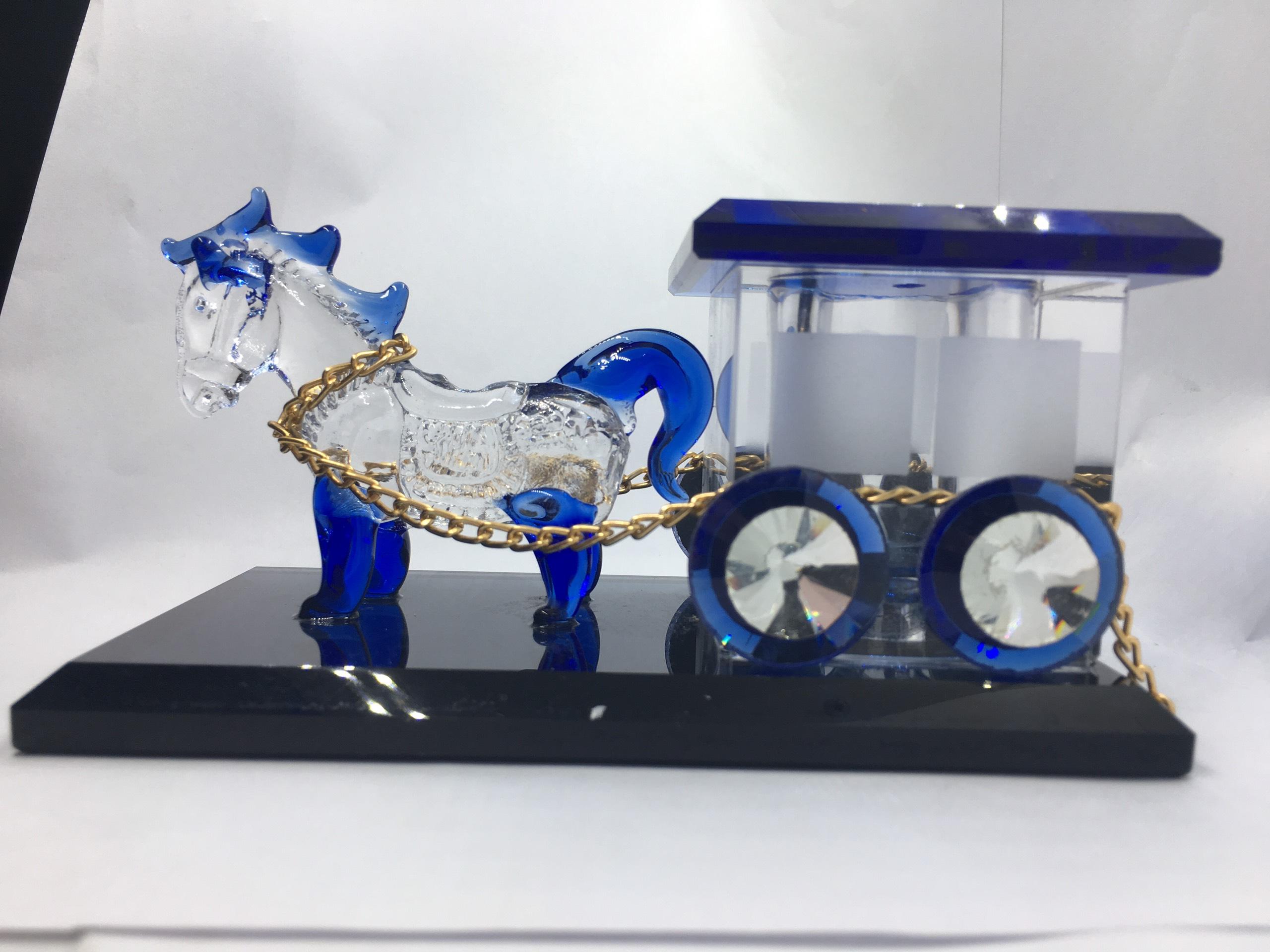 Nước hoa, con ngựa trang trí cho xe hơi, xe ôtô, xe tải, bàn làm việc, mọi việc luôn thành công suôn sẻ