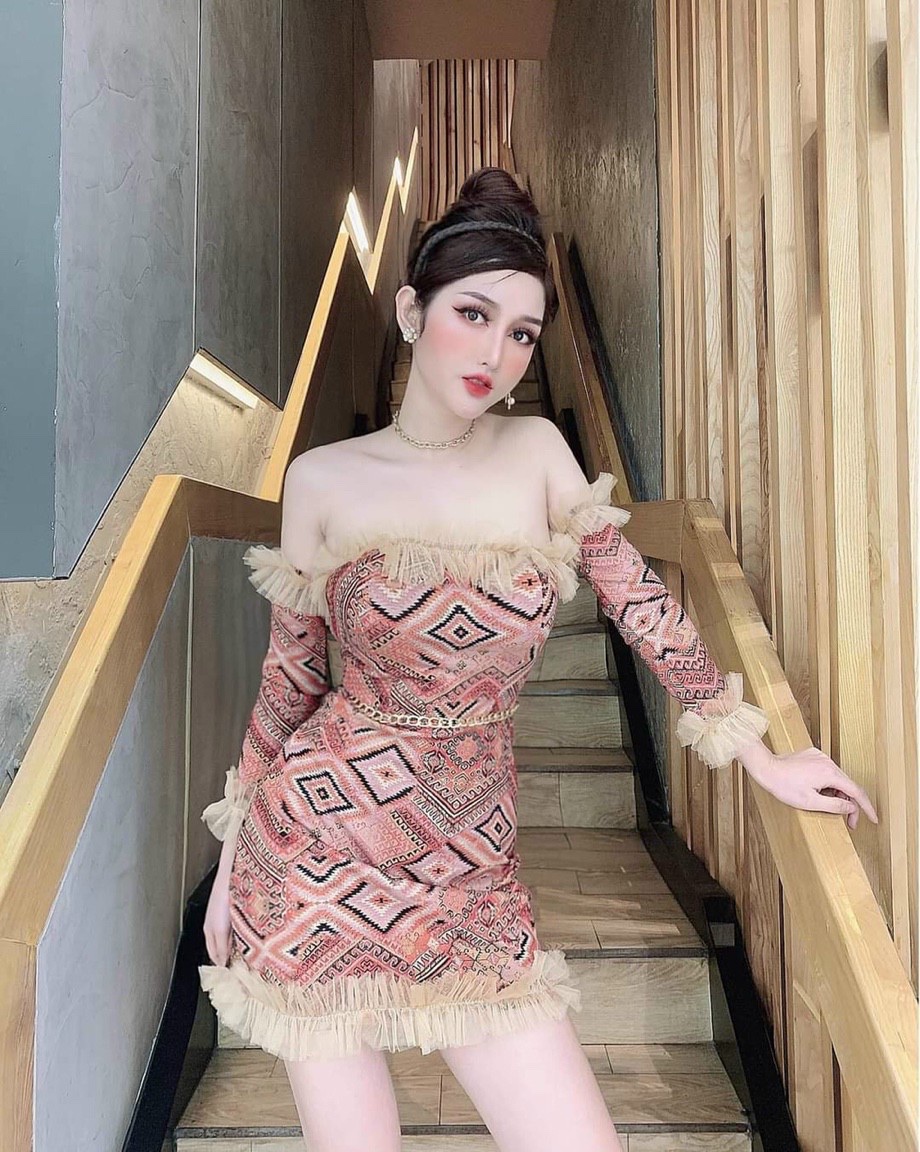 Đầm Body thun tay dài bệt vai ren viền