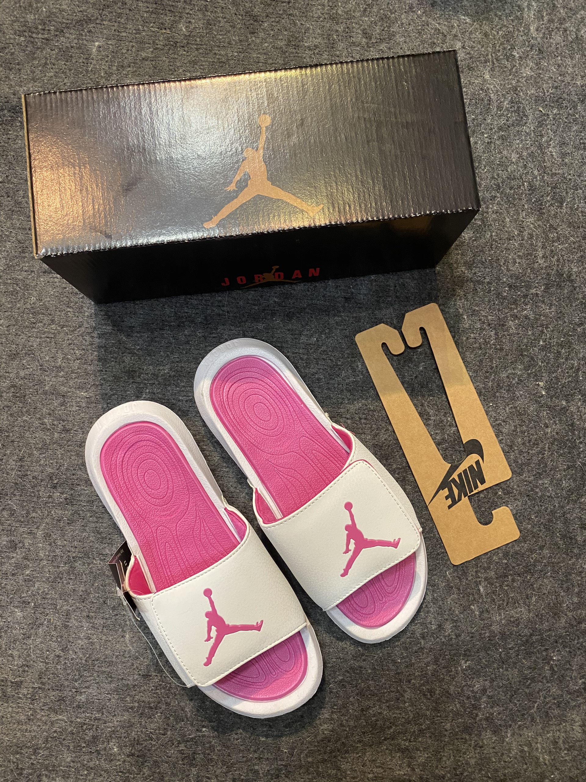 Dép jordan 6 nữ - trắng hồng