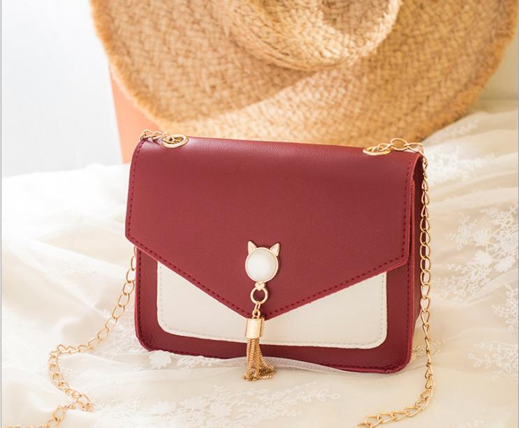 Túi đeo chéo nữ đính logo mèo kiểu dáng Hàn Quốc năng động