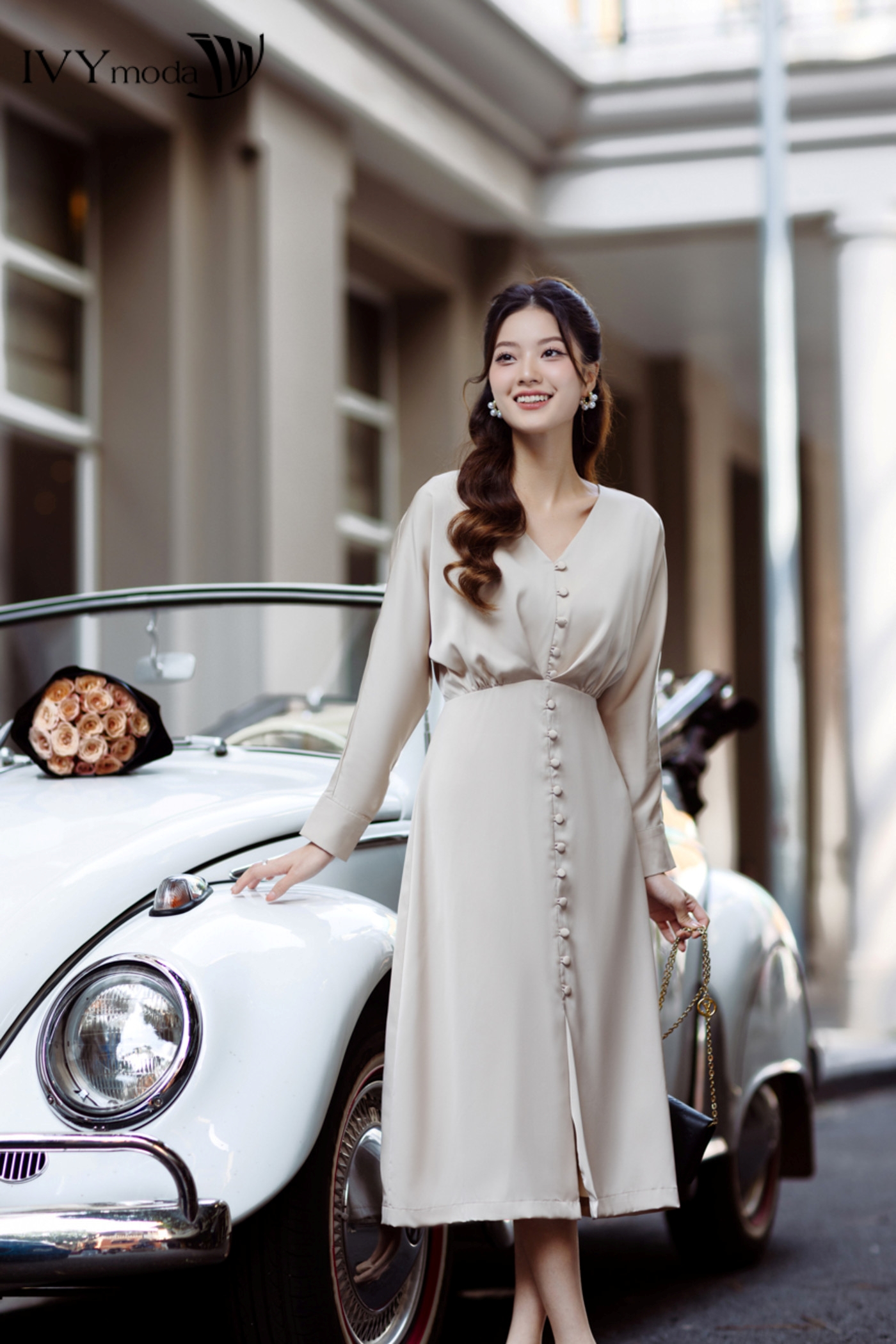 Đầm lụa trơn phối khuy bọc ivy moda ms 48m7159