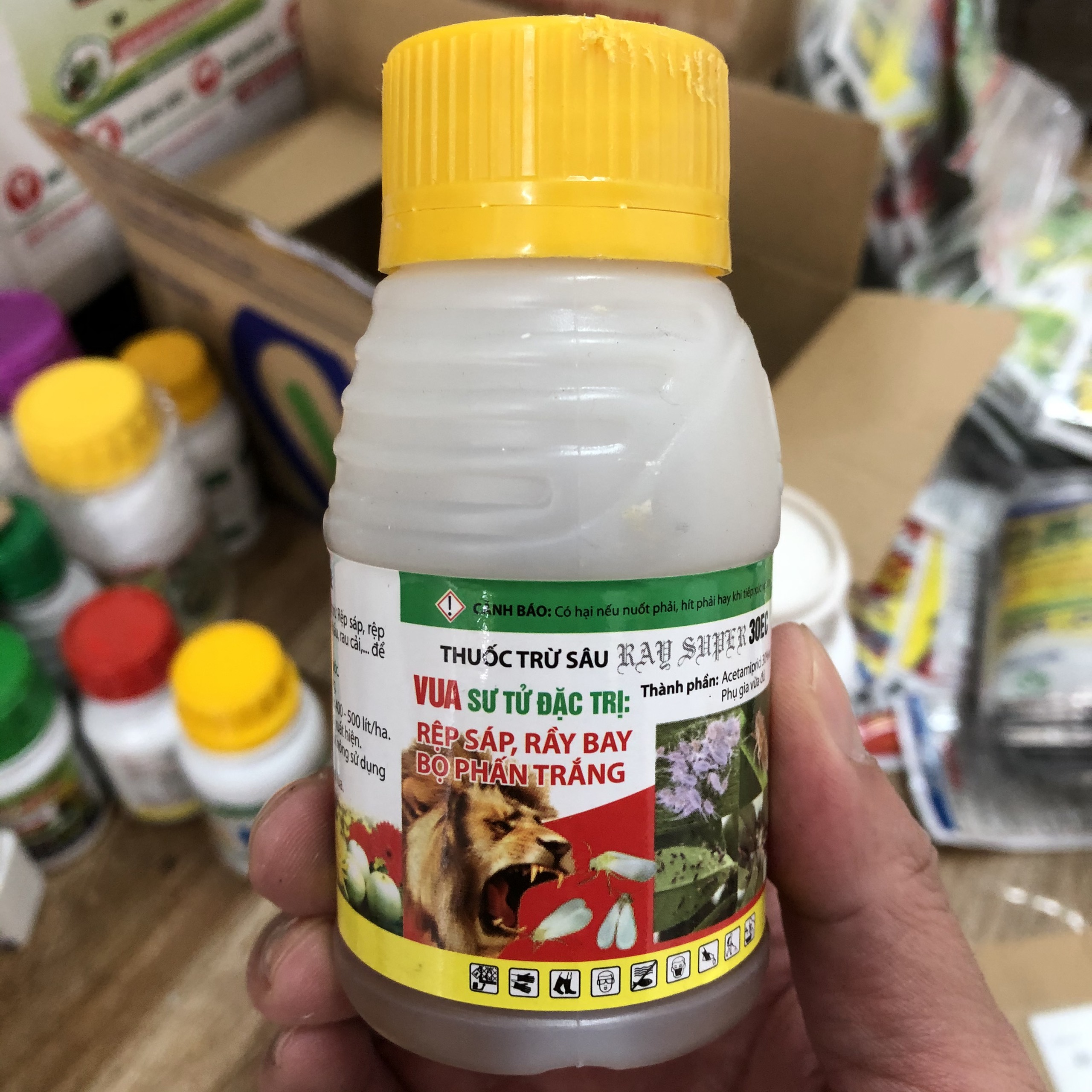 Đặc hiệu trừ rệp sáp - rầy xanh - rầy nâu - rệp kim - bọ trĩ - bọ phấn trắng; hiệu vua sư tử 100ml