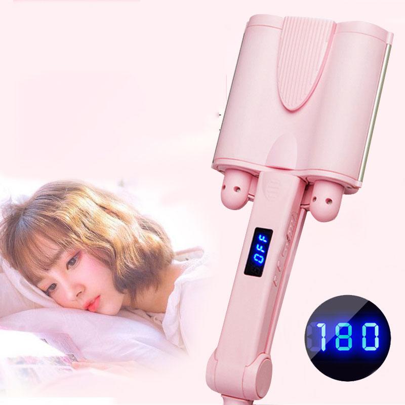 Máy uốn tóc mini, Máy uốn tóc sóng nước, Dụng cụ làm tóc, Máy uốn tóc lọn to, Máy làm tóc xoăn, Máy uốn tóc đa năng 3 trục công nghệ Nhật Bản, 15 mức nhiệt độ, màn hình LCD, tạo gợn sóng đẹp. Bảo hành 1 đổi 1