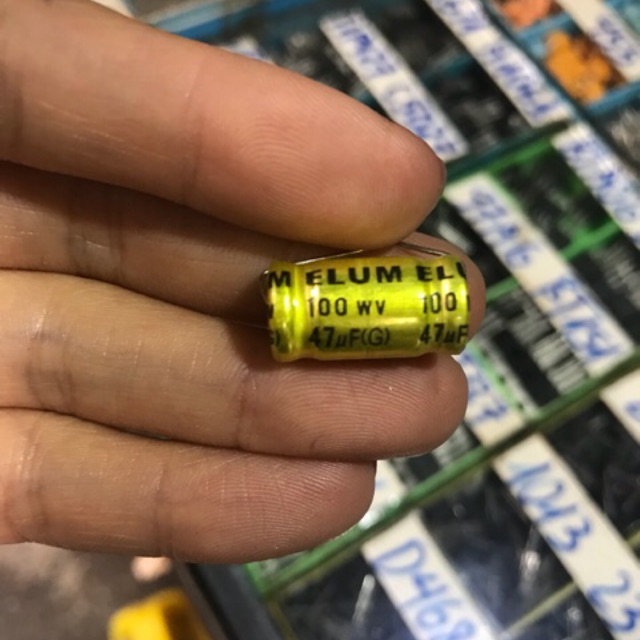 2 chiếc tụ 2 đầu 47mf 100v