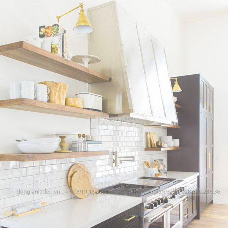 Thanh kệ trang trí treo tường đa năng cho nhà bếp:
Nếu bạn muốn trang trí nhà bếp theo phong cách hiện đại và đa dạng, thì thanh kệ trang trí treo tường đa năng chắc chắn sẽ là sự lựa chọn tuyệt vời. Với thiết kế thông minh, thanh kệ treo tường có thể lưu trữ đa dạng các vật dụng không chỉ trong nhà bếp mà còn có thể sử dụng trong phòng khách và phòng ngủ.