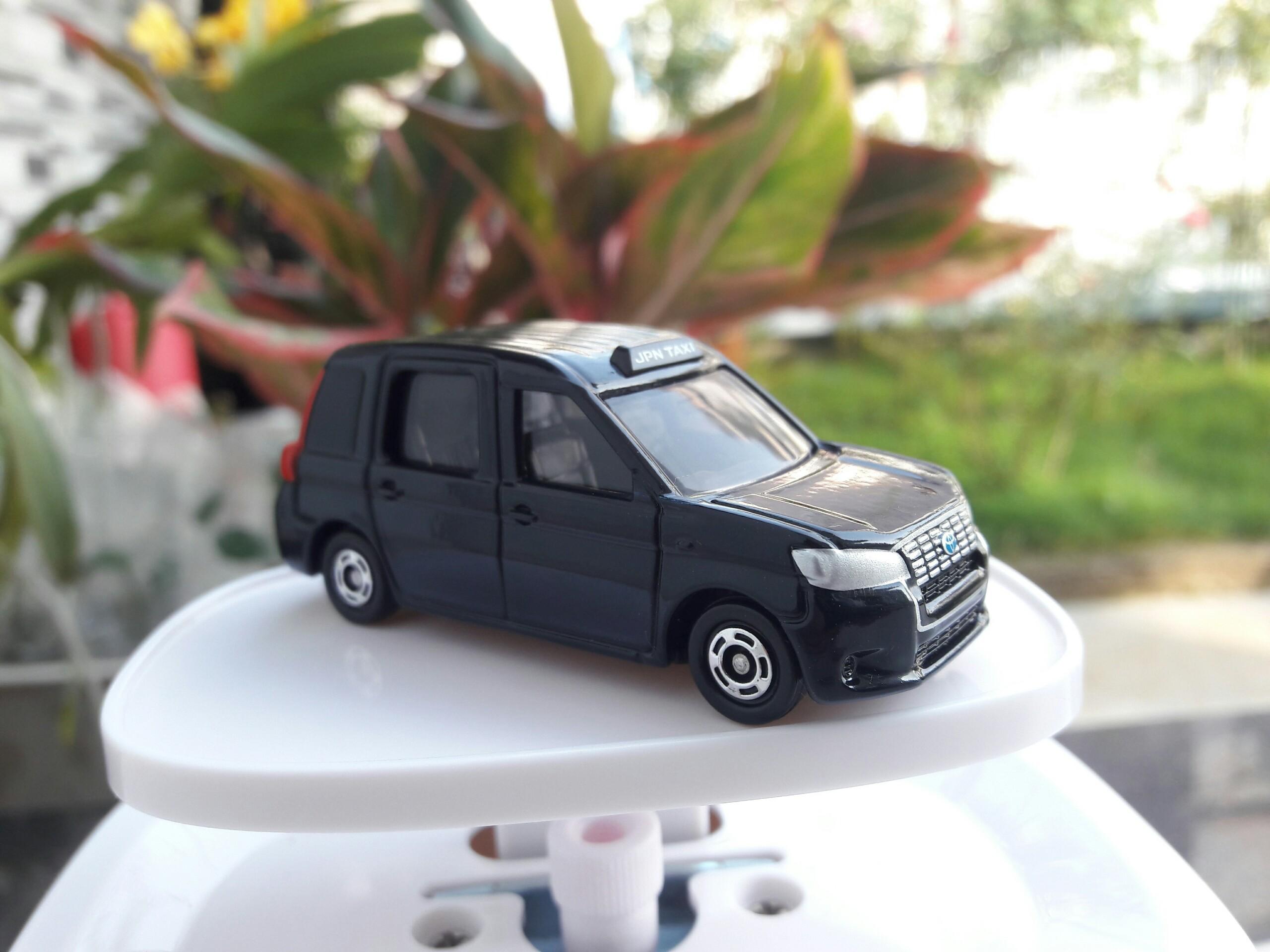 Xe Mô Hình TOMICA - Xe TOYOTA JPN TAXI Giá Rẻ.