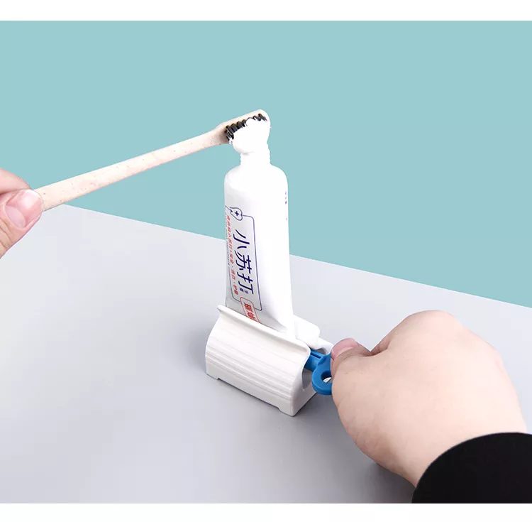 Dụng cụ kẹp nặn kem đánh răng - tiết kiệm, tiện lợi