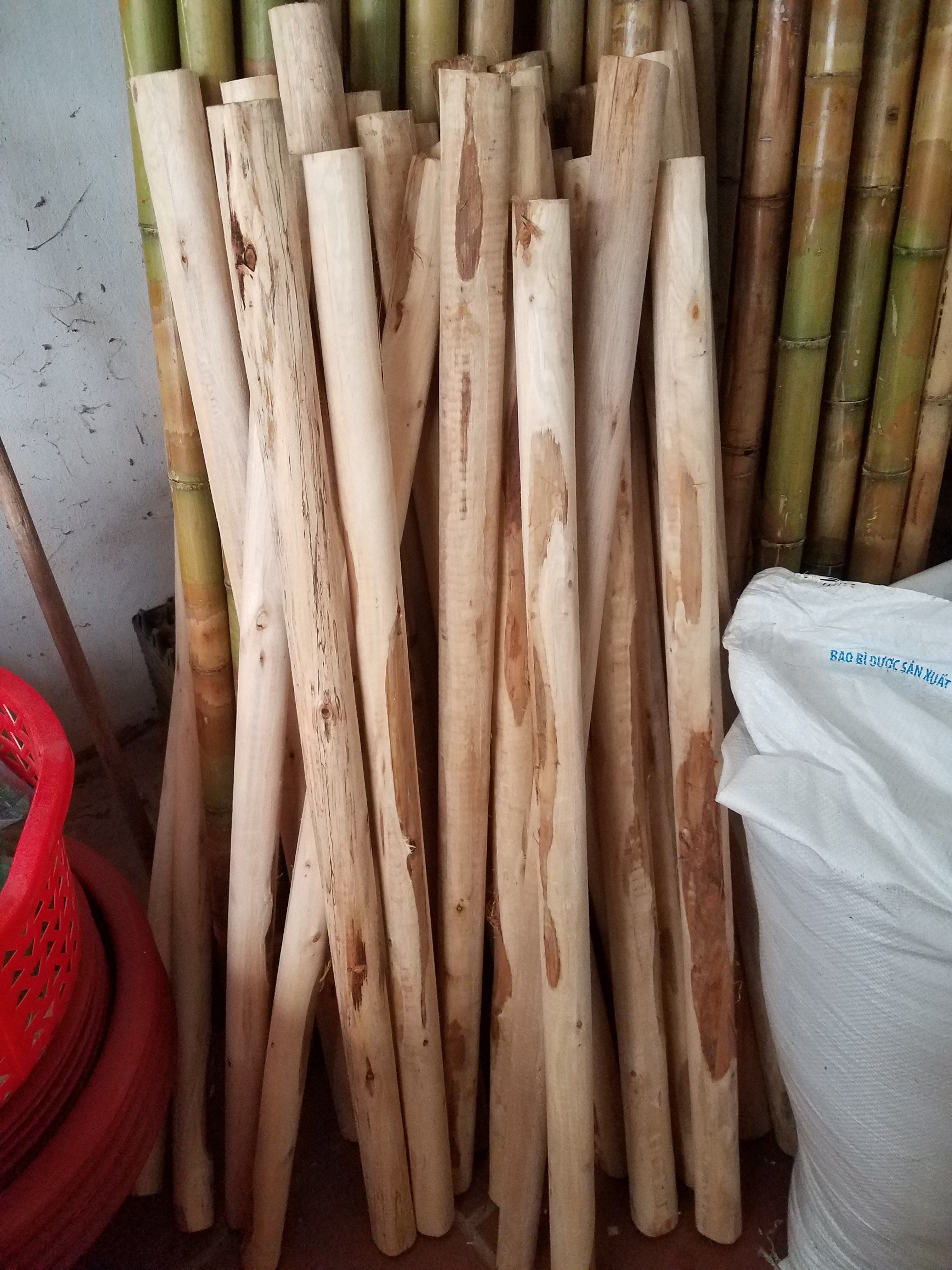 cán cuốc , cán xẻng bằng gỗ 1m